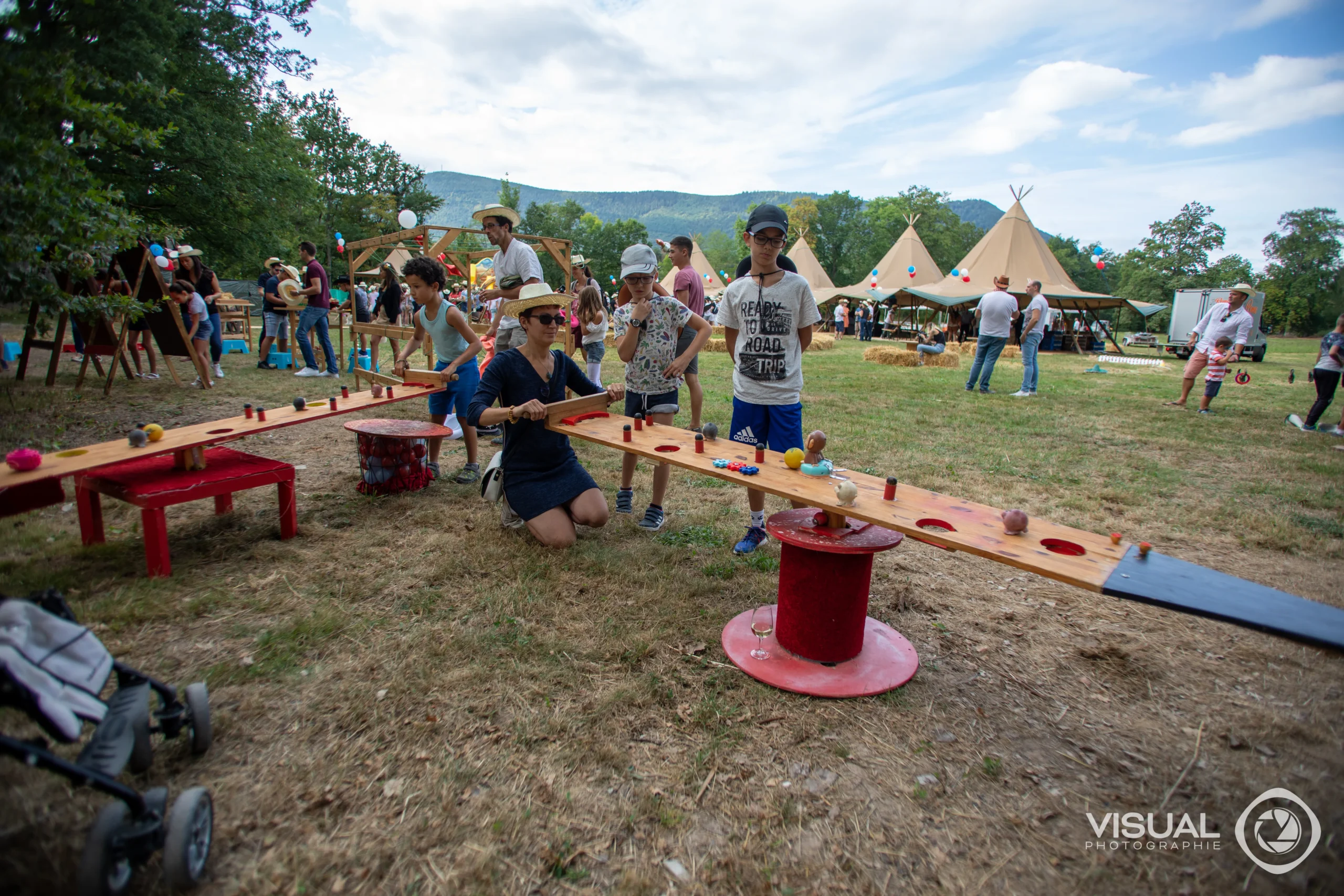 Event venue corporate sports challenge giant games Laval flat grassed field at Centropolis · INNOV'events