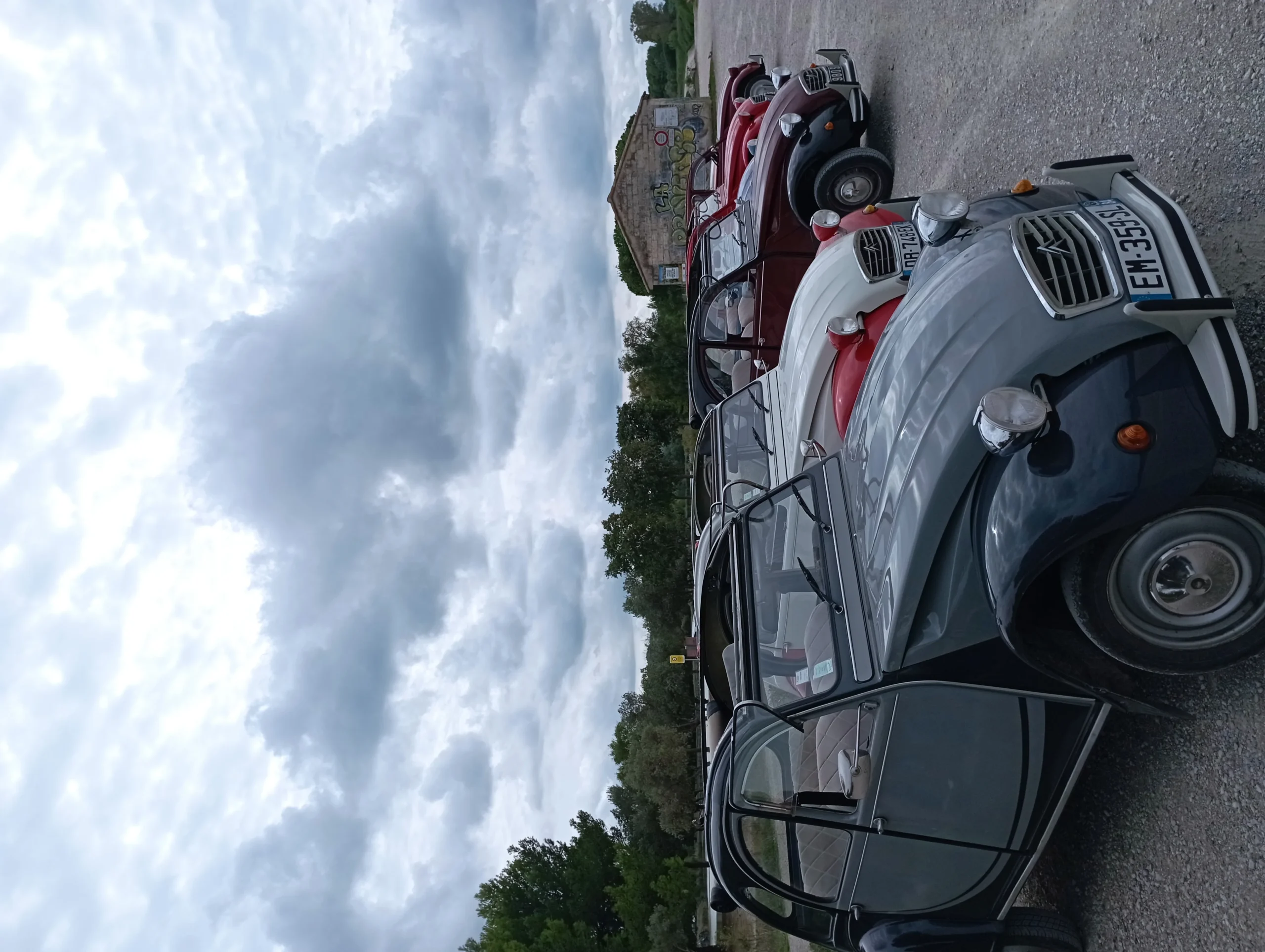 2CV photo challenge Trois-Rivieres crew mission at the Cathédrale de l'Assomption · INNOV'events