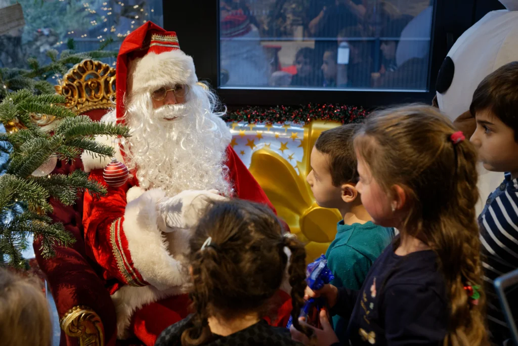Planning a Corporate Santa Visit in Trois-Rivieres.