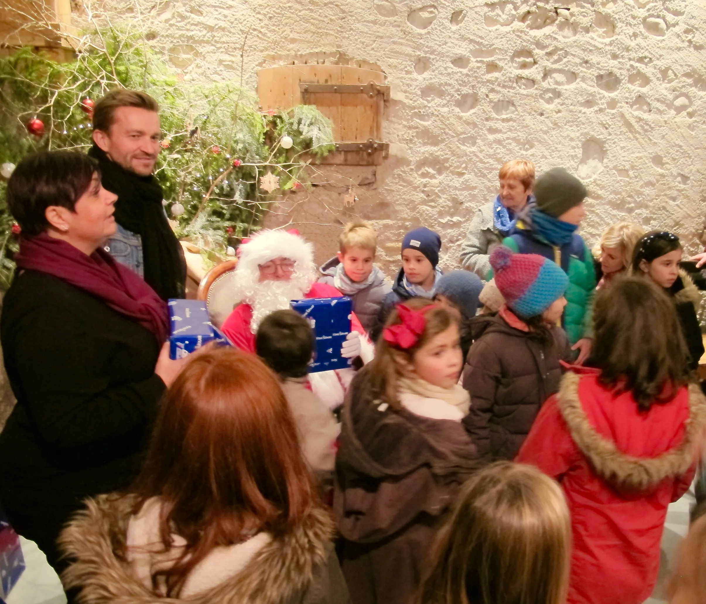 Corporate Santa Laval Centropolis children reception holiday season · INNOV'events