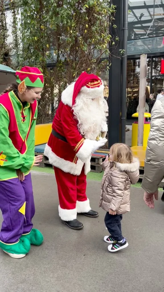 Bring in a Santa Claus for your corporate event in Quebec.