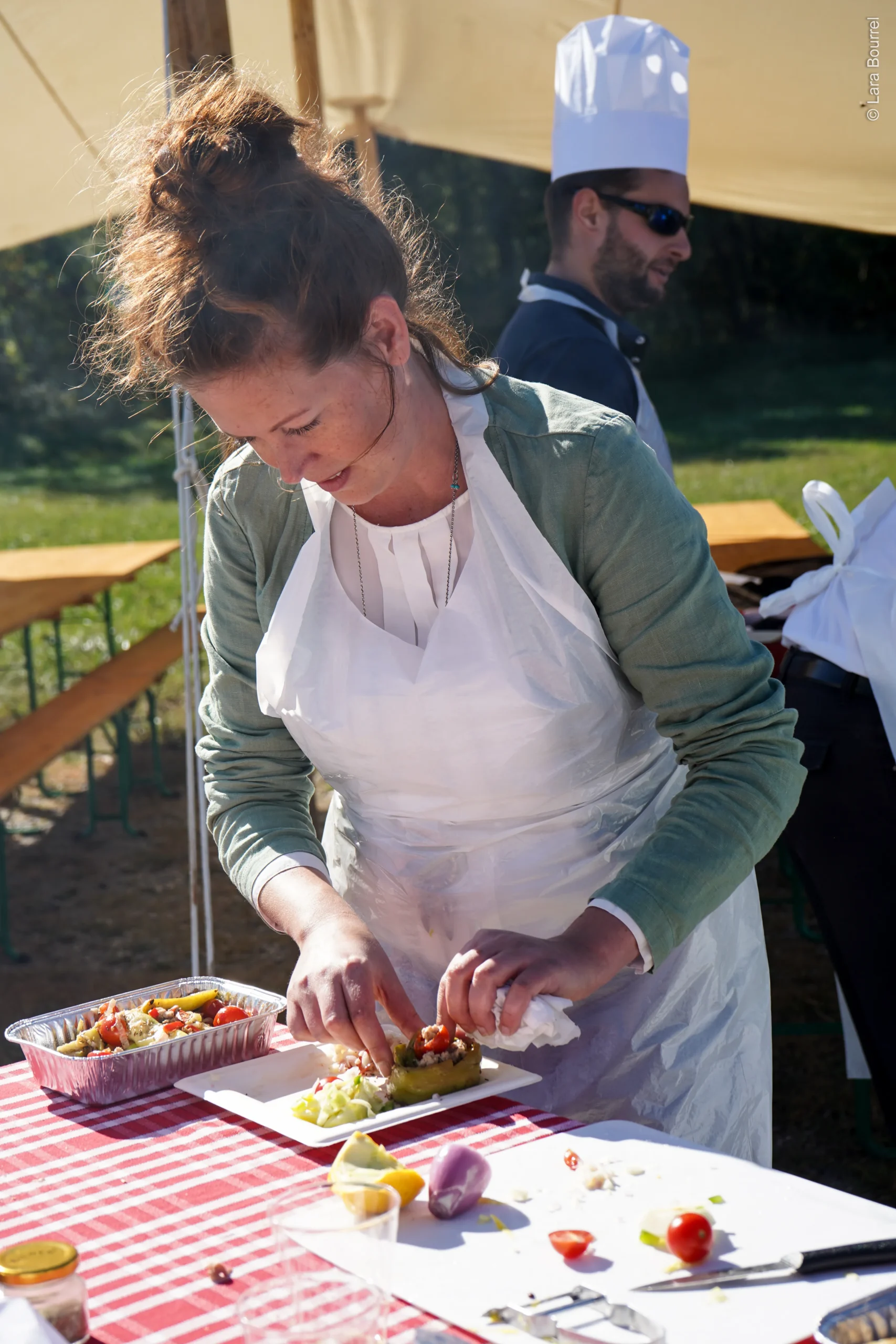 Cuisine moléculaire Québec brigade d'équipe devant vue sur le Saint-Laurent depuis les hauteurs du cap Diamant · INNOV'events
