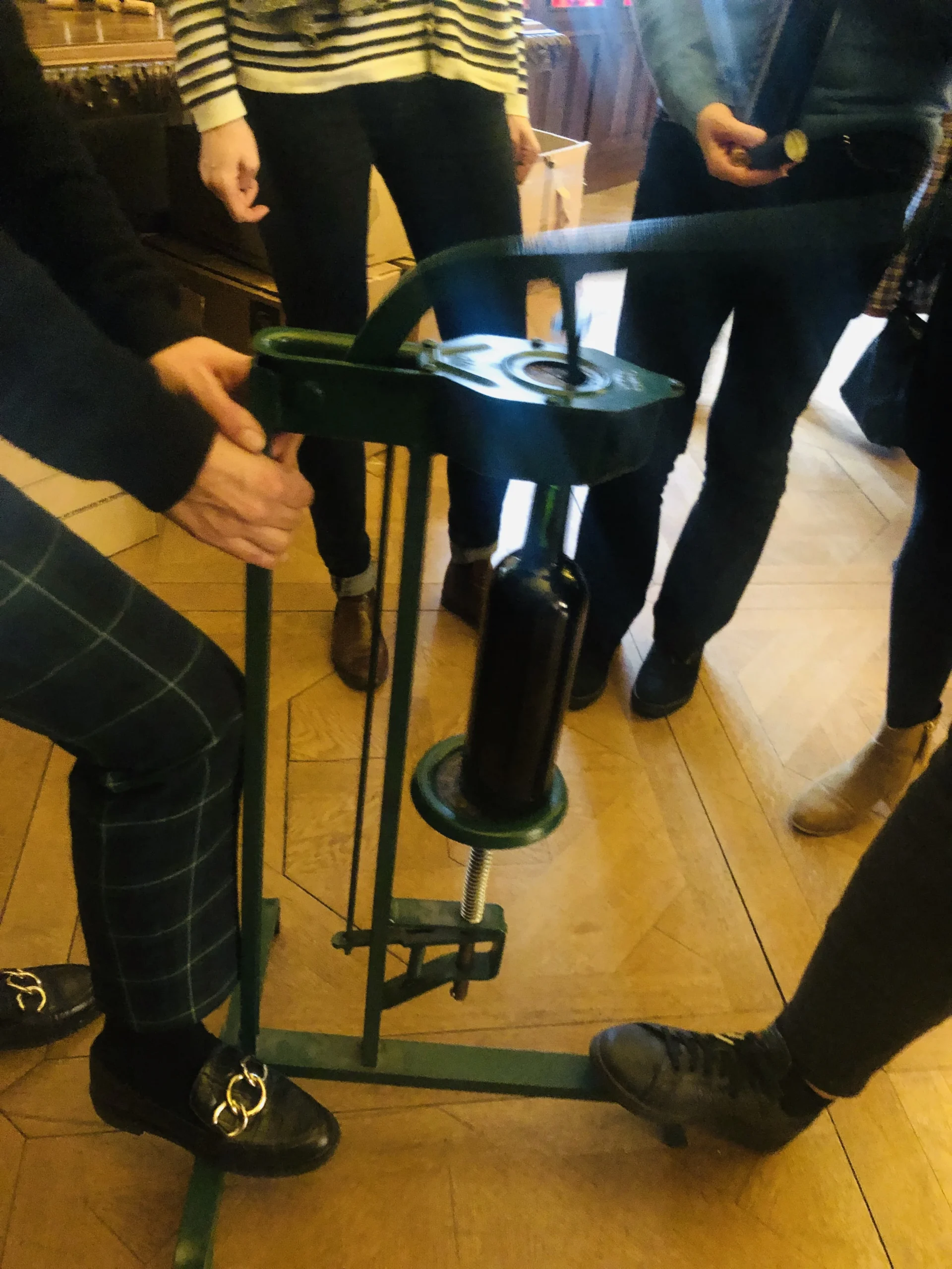 Œnologie Laval groupe en dégustation au bord de la rivière des Mille-Îles · INNOV'events