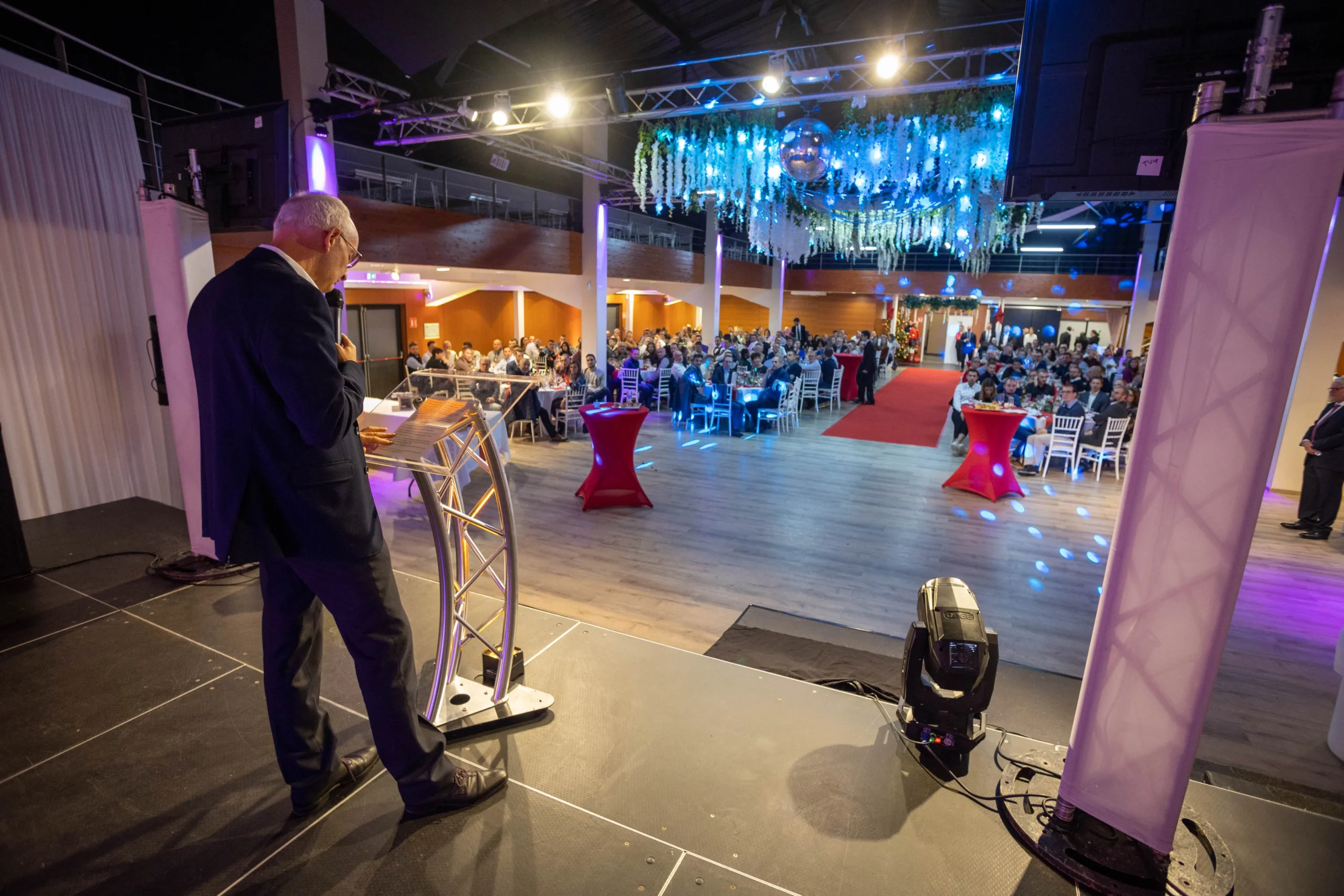 Animation jeu télévisé cérémonie des vœux Montréal employés sur scène · INNOV'events