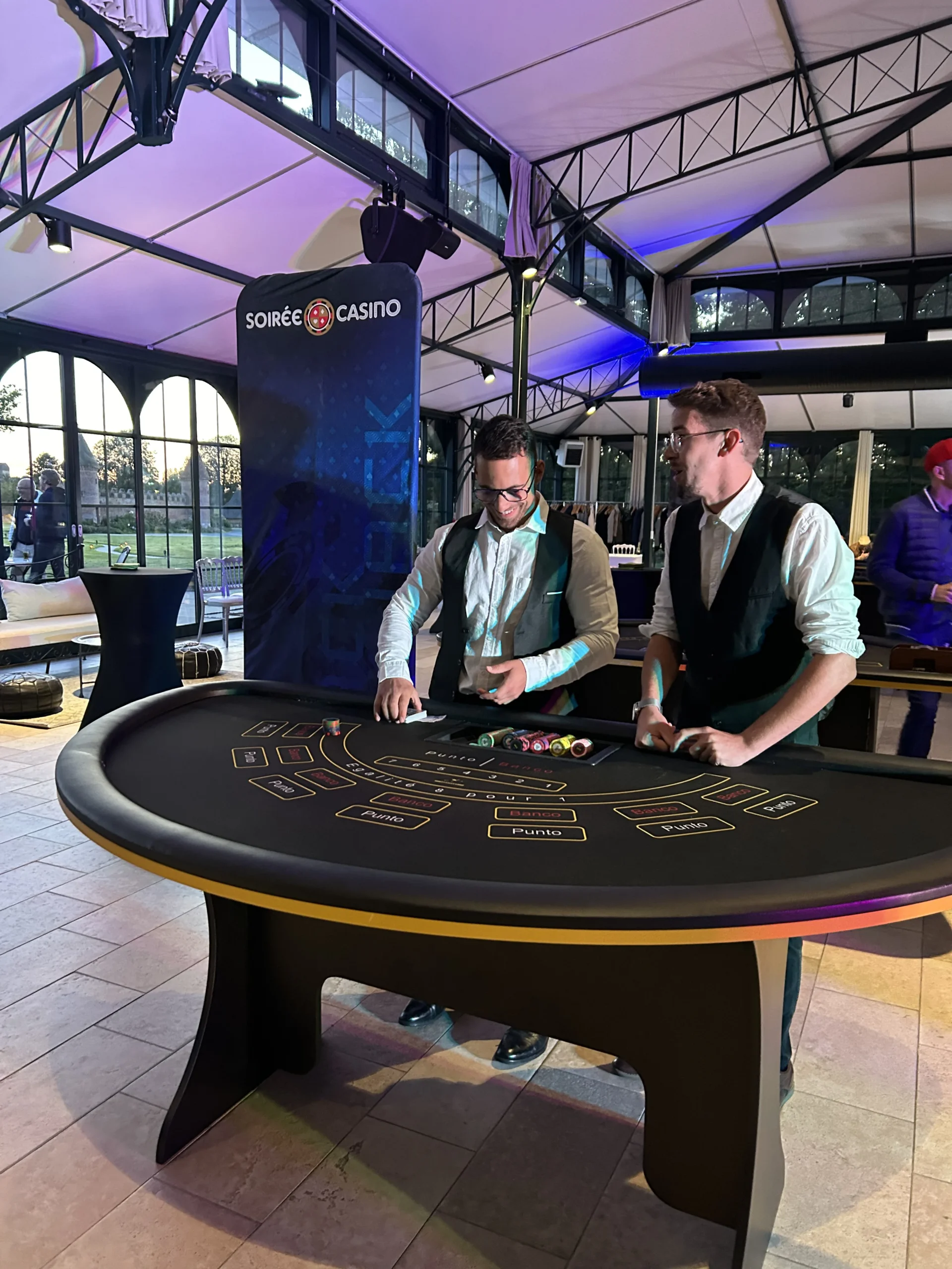 Themed casino cocktail reception corporate casino night Montreal standing format entertainment · INNOV'events