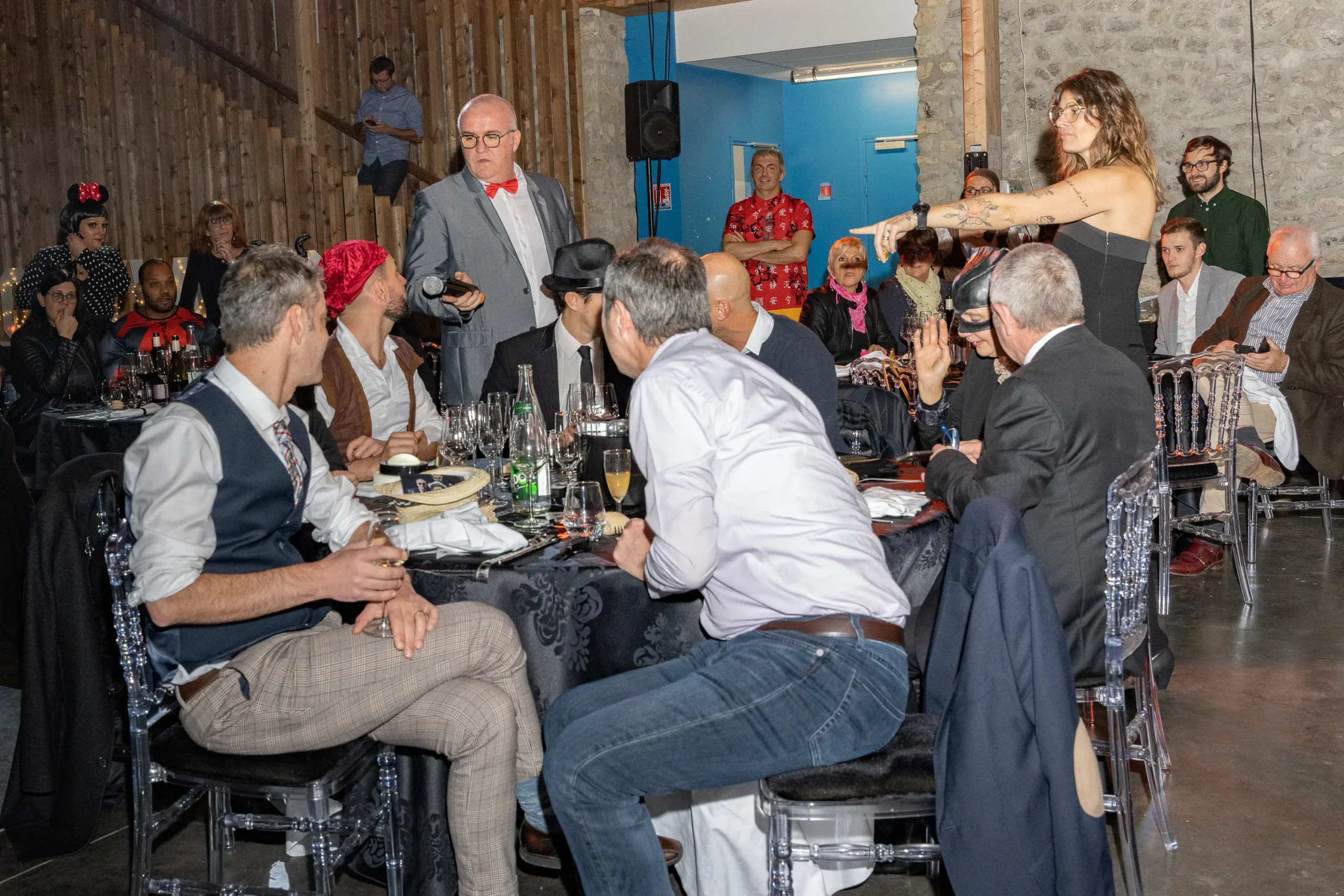 Magicien fil rouge soirée magicien Montréal · INNOV'events
