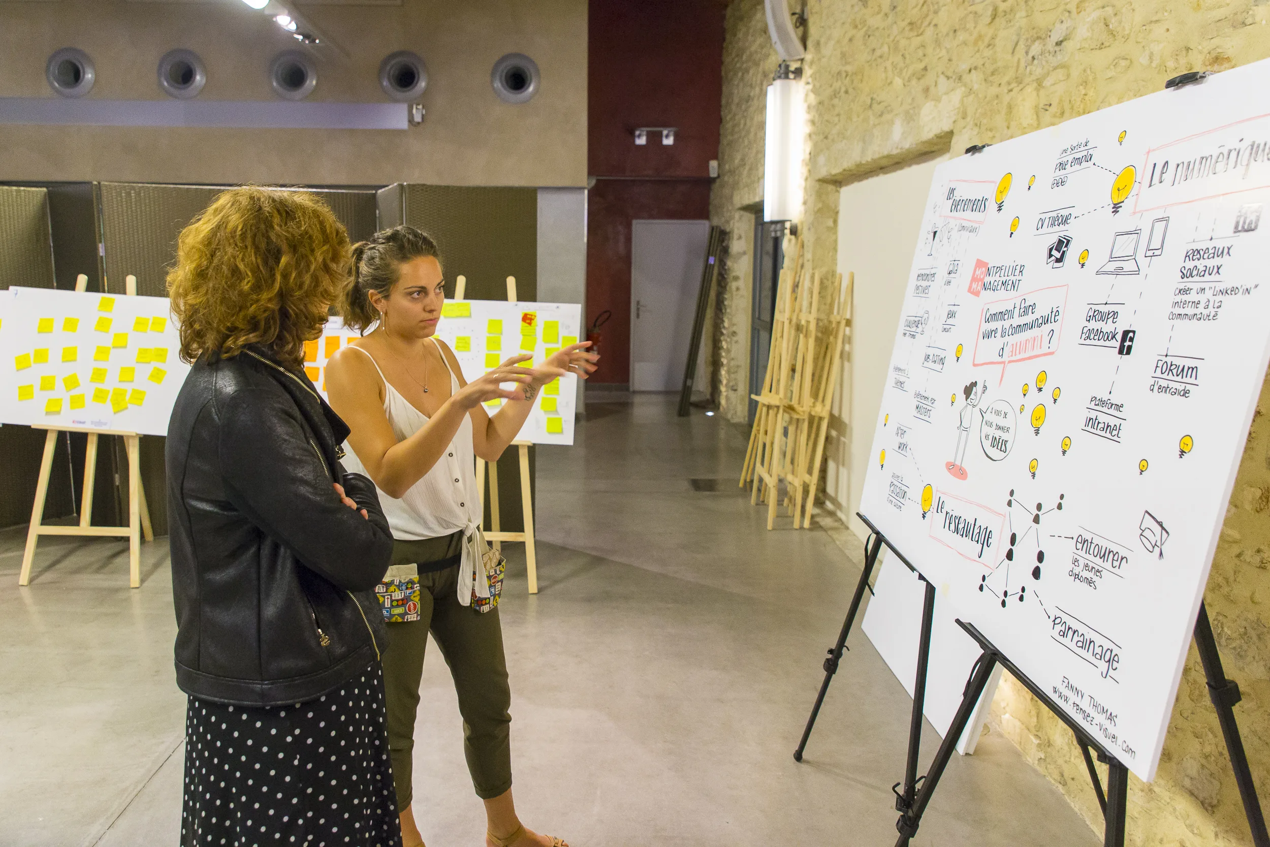 Residential strategic retreat Laval bright plenary room · INNOV'events