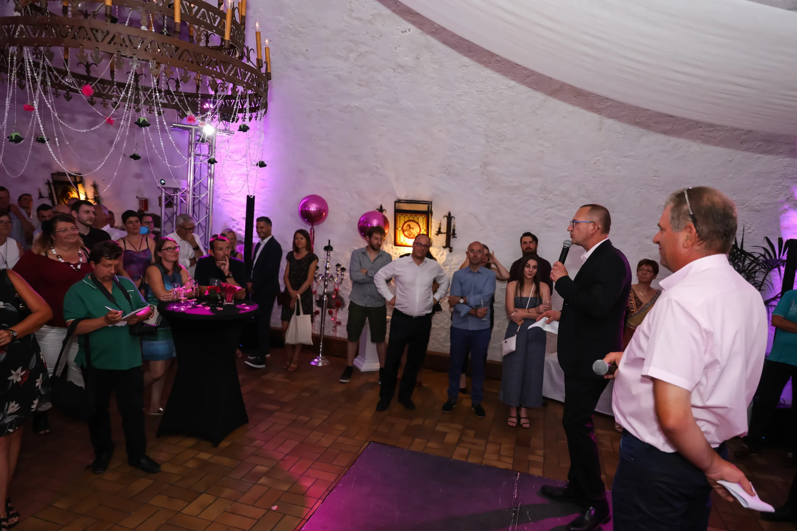 Employee party New Year's ceremony Laval festive lights animated hall · INNOV'events
