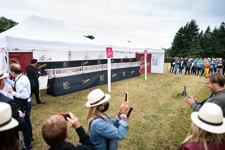 Parcours gastronomique Québec participants devant une cidrerie de l'Île d'Orléans en automne · INNOV'events