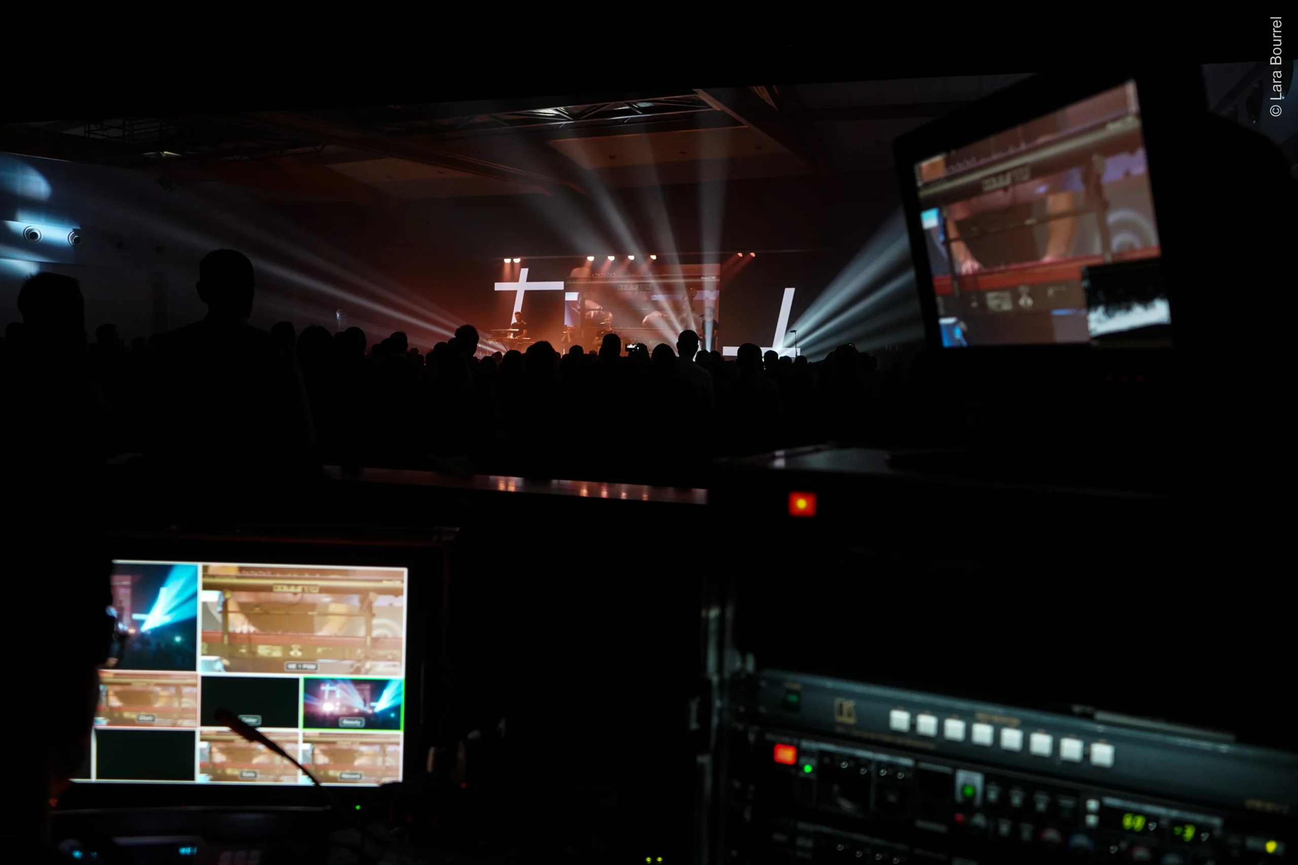 Sound and lighting management audiovisual production Laval modular conference room · INNOV'events event organization