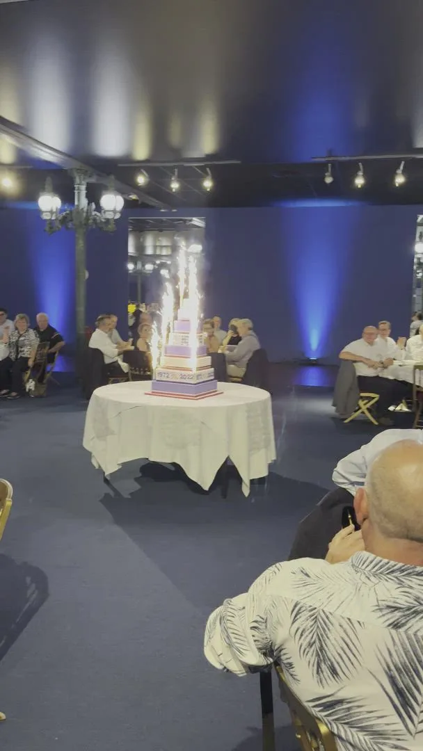 Événement de départ grand format fête de départ Montréal scène et salle de congrès · INNOV'events