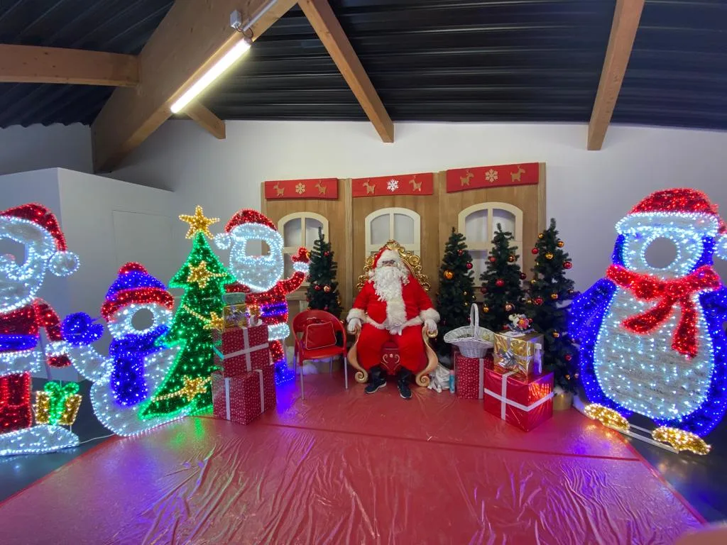 Mixed format corporate Santa Laval families and employees two rounds · INNOV'events