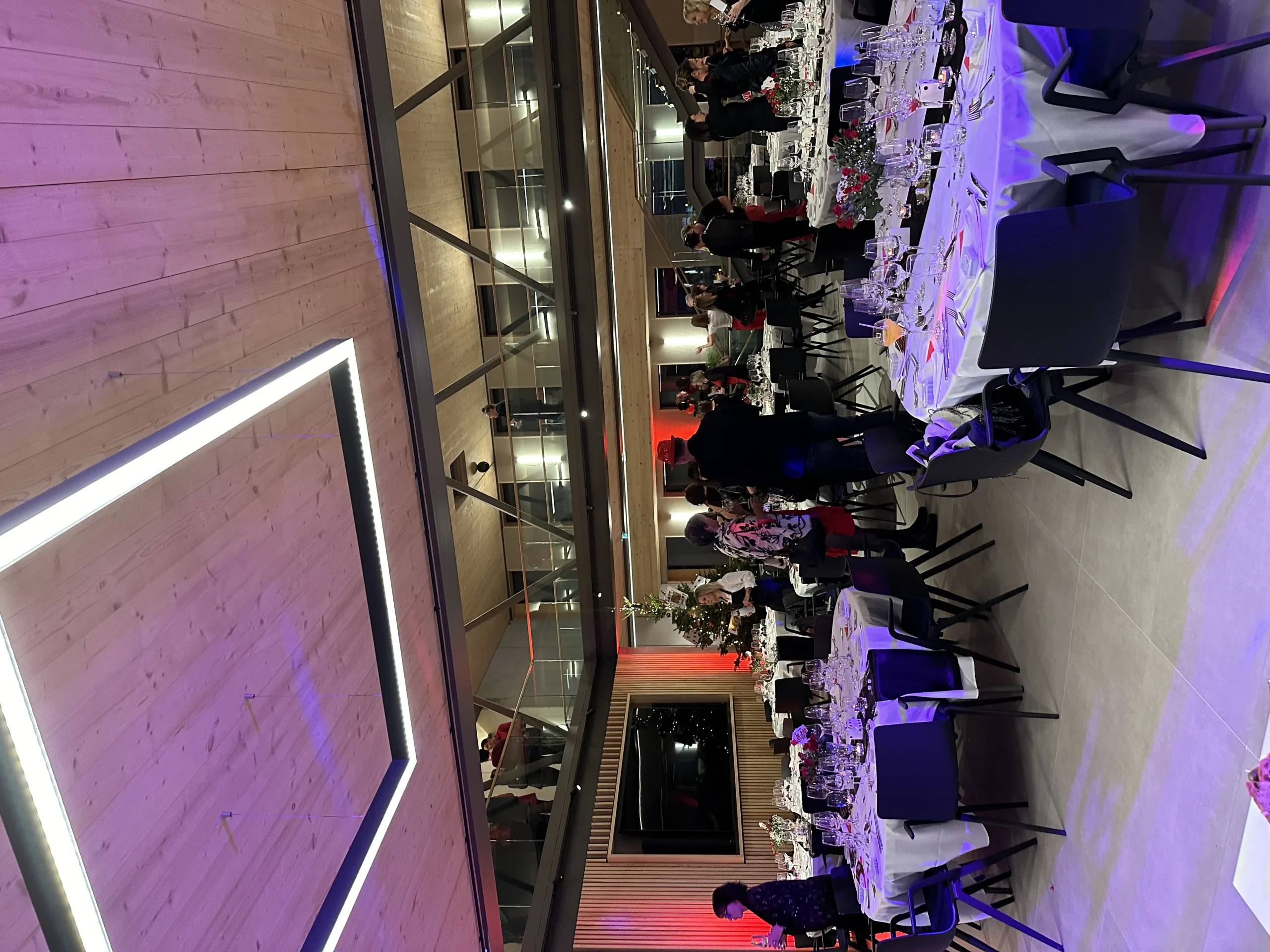 Corporate team dinner in Quebec City, animated Old Port terrace with a view · INNOV'events