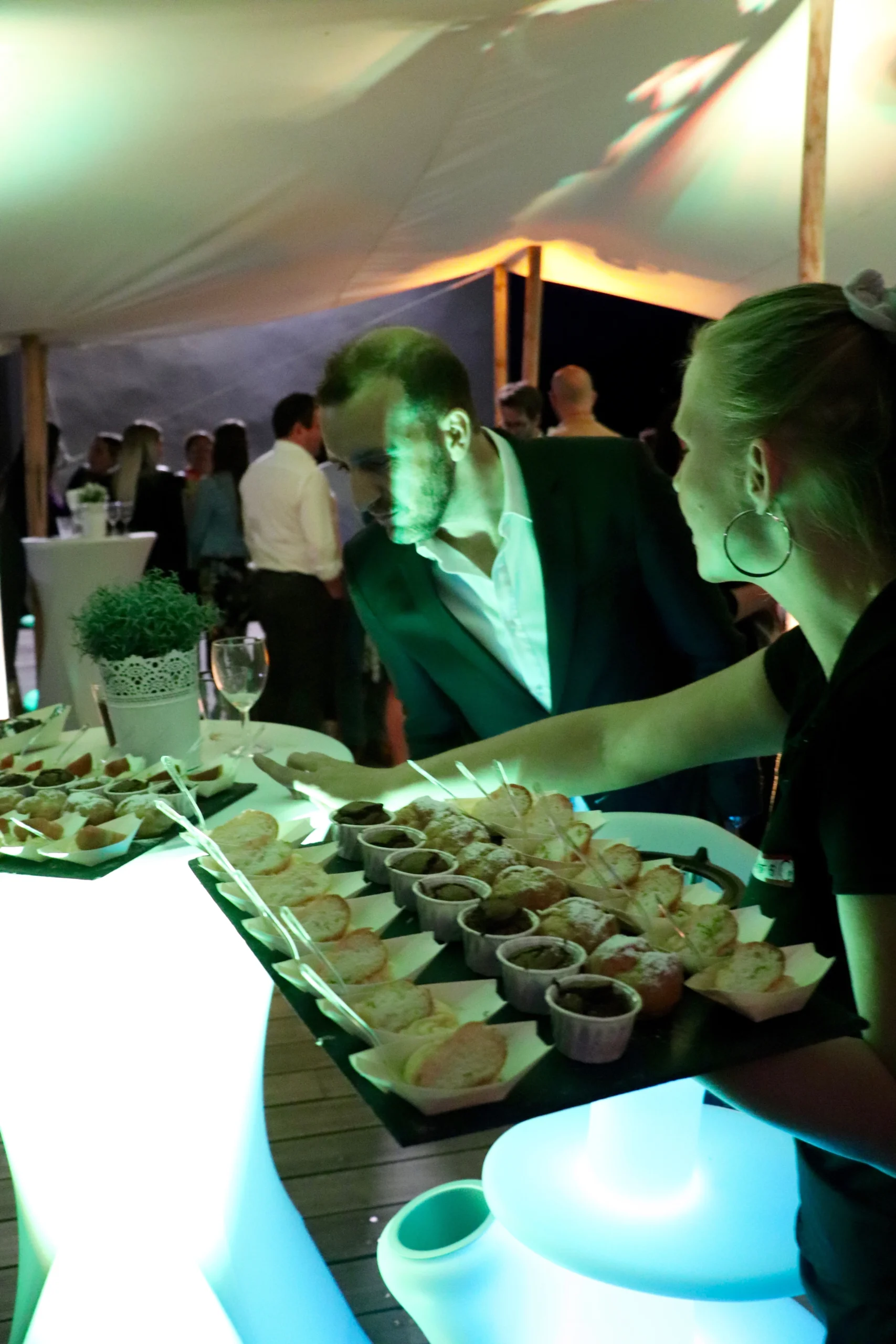 Standing networking cocktail at Parc portuaire Trois-Rivieres · INNOV'events