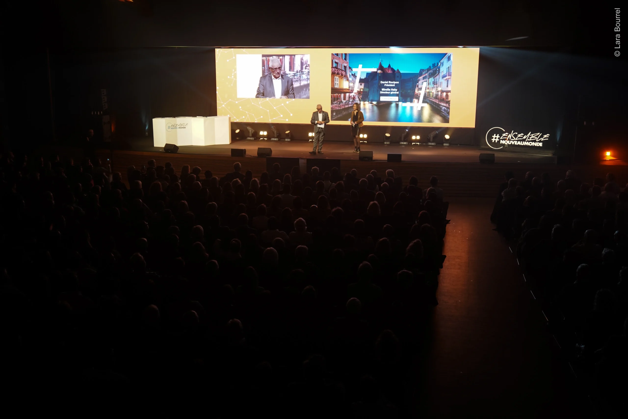 Hybrid convention in Quebec, simultaneous broadcast from congress room · INNOV'events