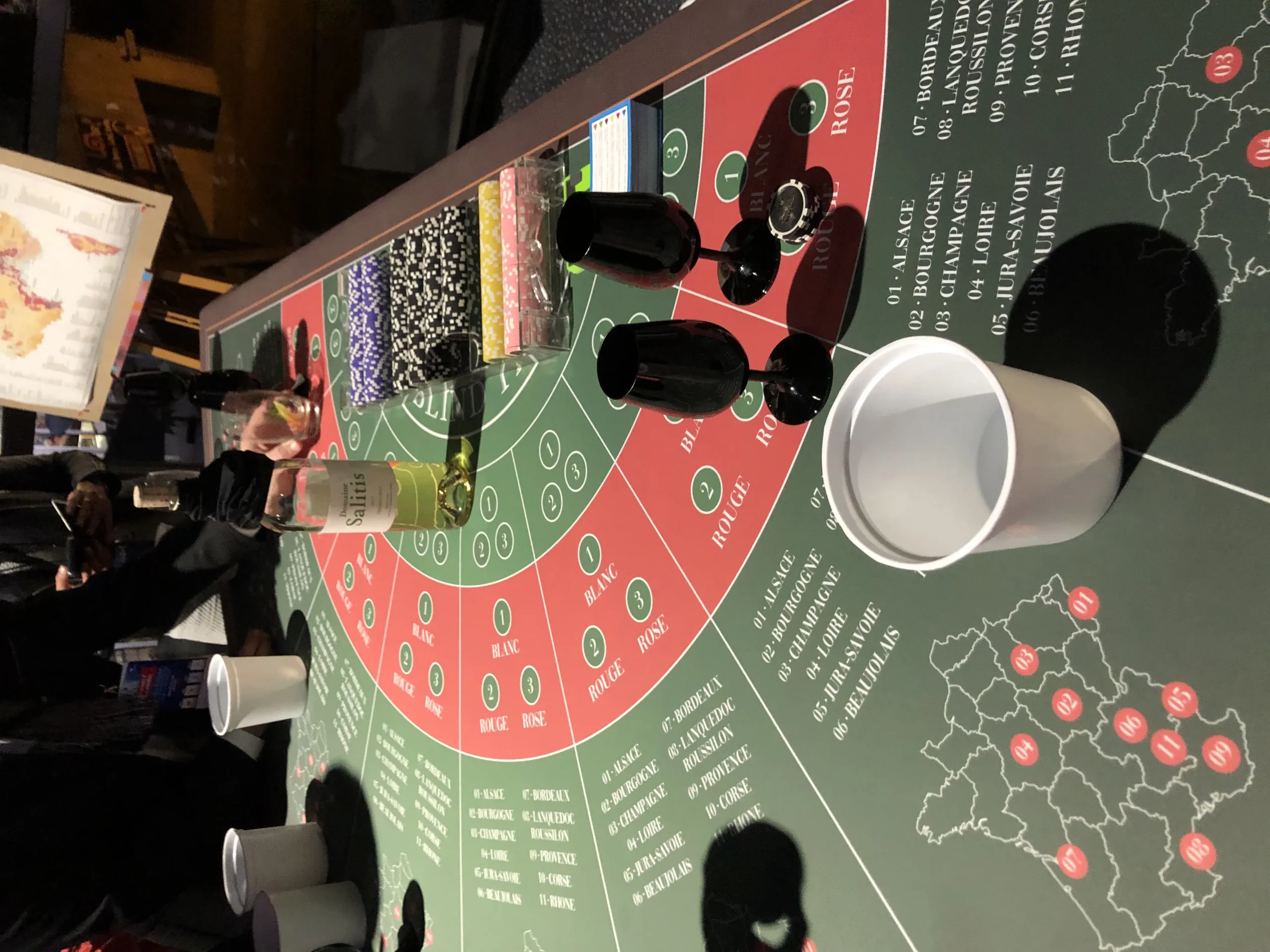 Casino du vin Laval équipes en compétition autour des verres · INNOV'events