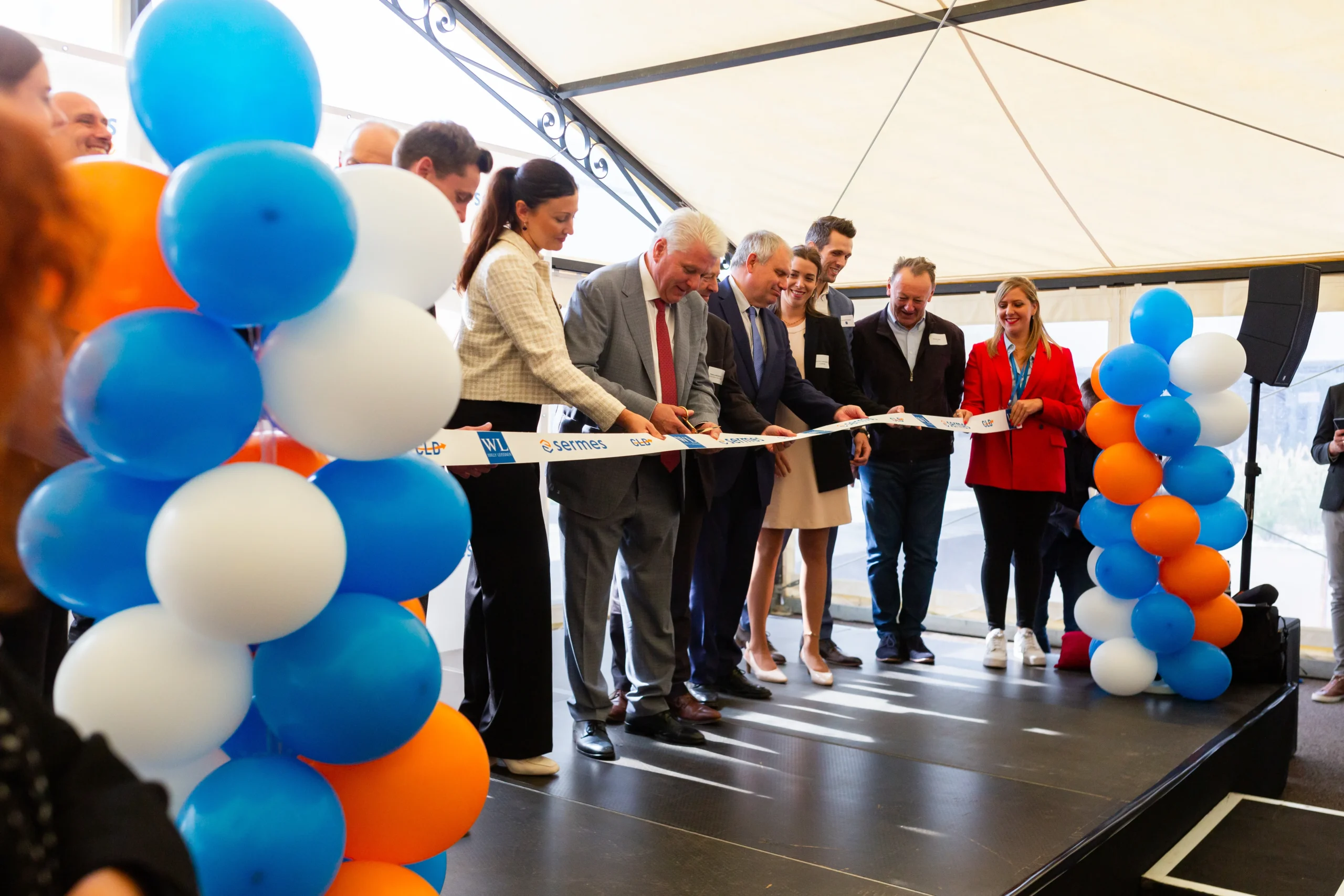 Réception corporative Laval cocktail dinatoire avec marquage lumineux · INNOV'events