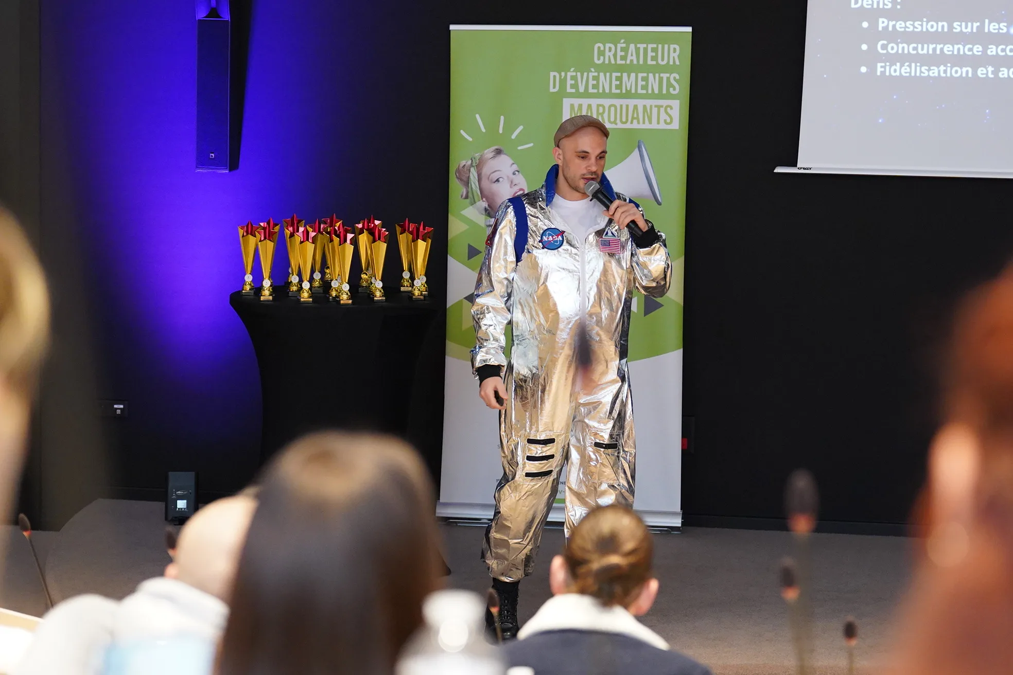 Improvisation Québec équipe corporative en cercle sur les Plaines d'Abraham · INNOV'events