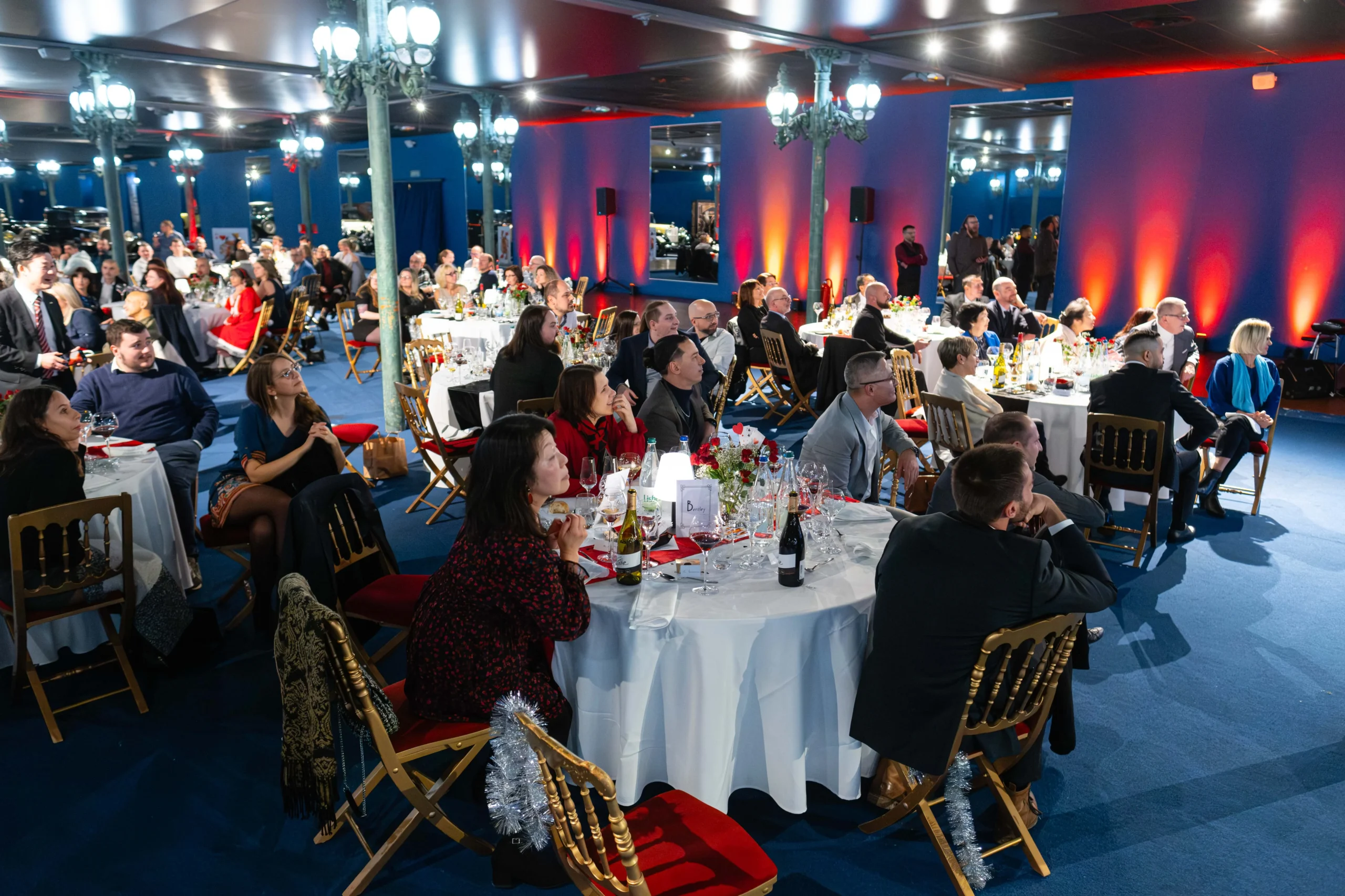 Large employee gathering at a New Year's ceremony in Trois-Rivieres, plenary stage · INNOV'events