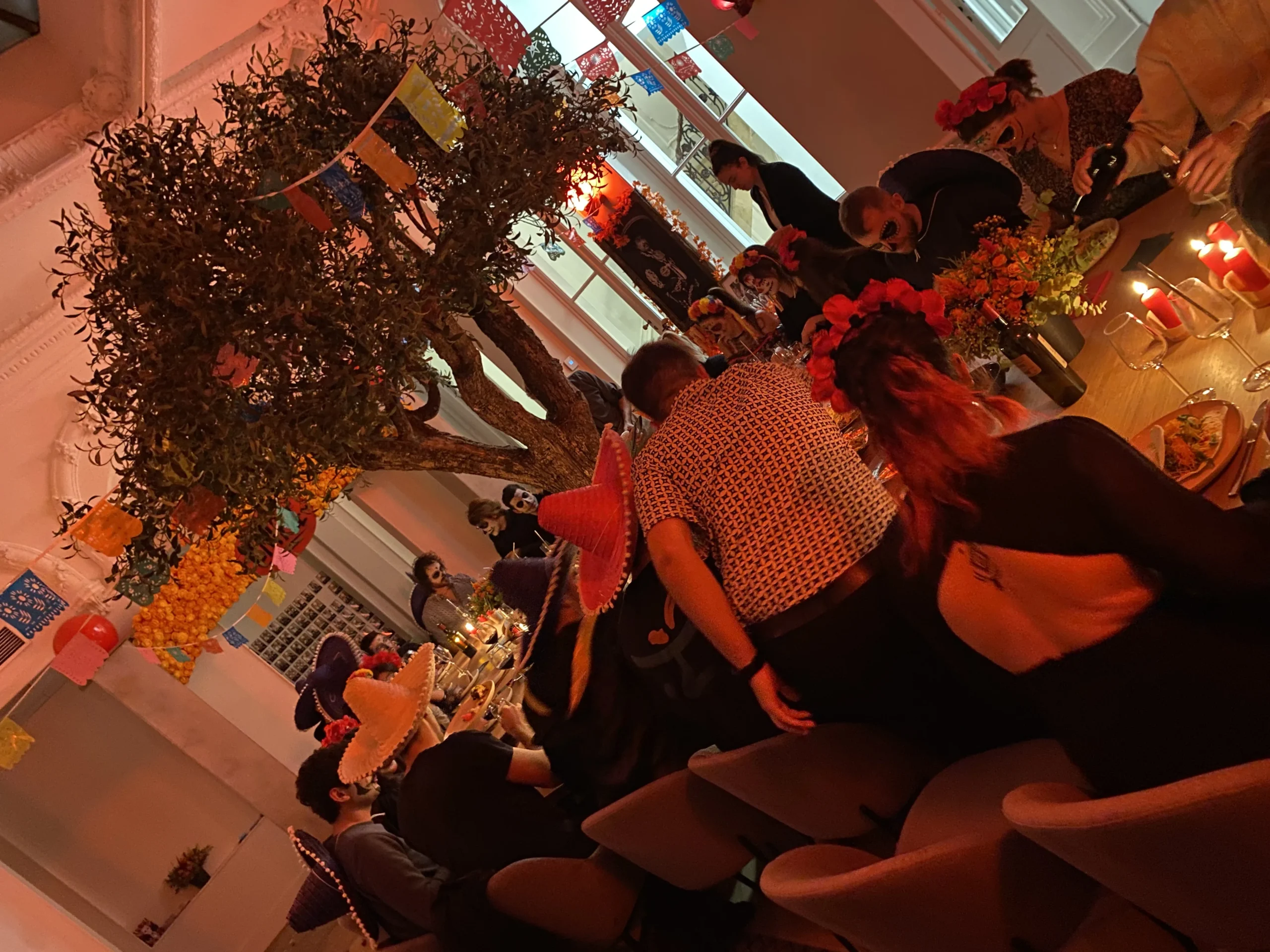 Event venue, team dinner in Quebec City with a view of the St. Lawrence River in the evening · INNOV'events