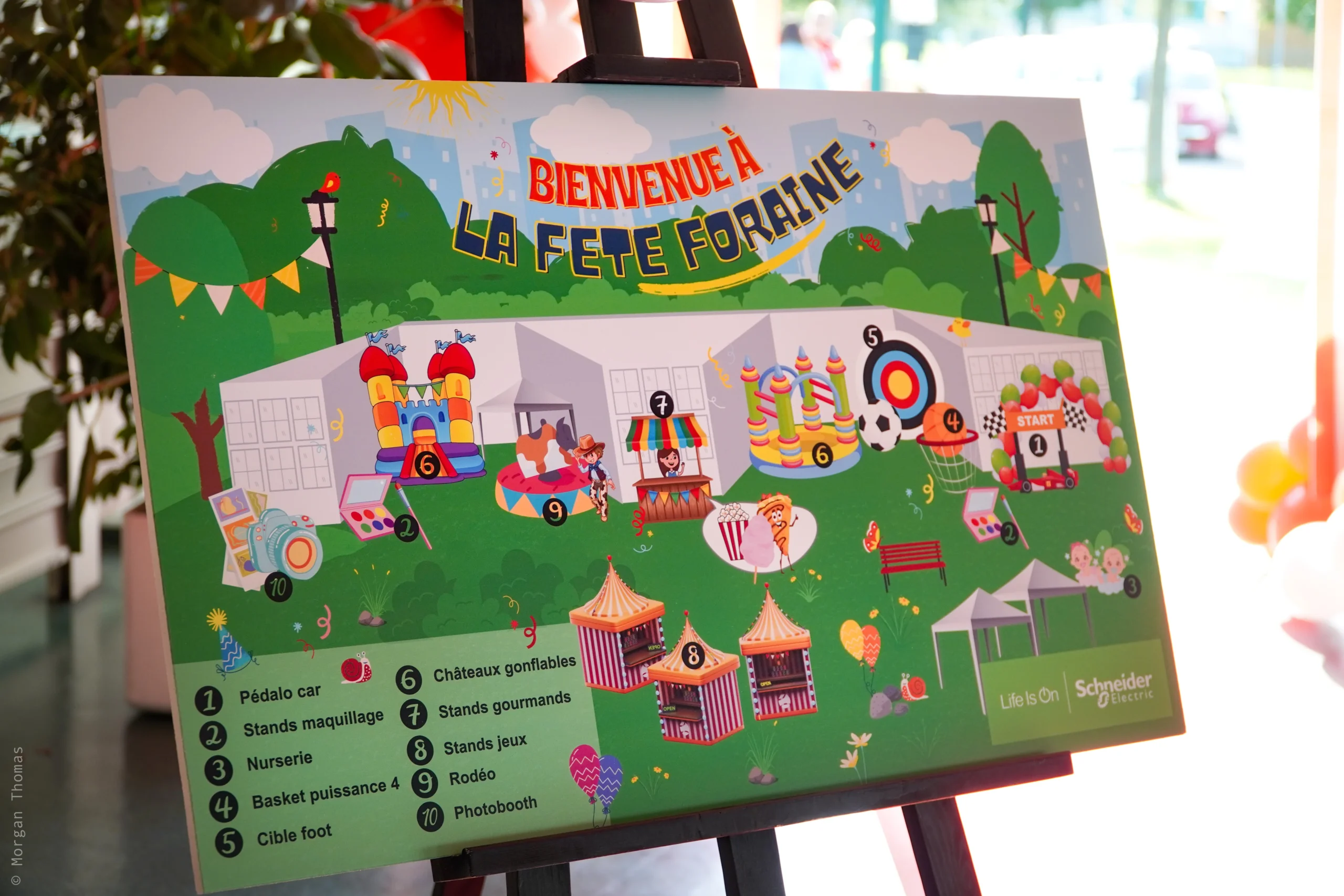 Corporate fair in Quebec with animated booths and employee families on the Plaines d'Abraham · INNOV'events