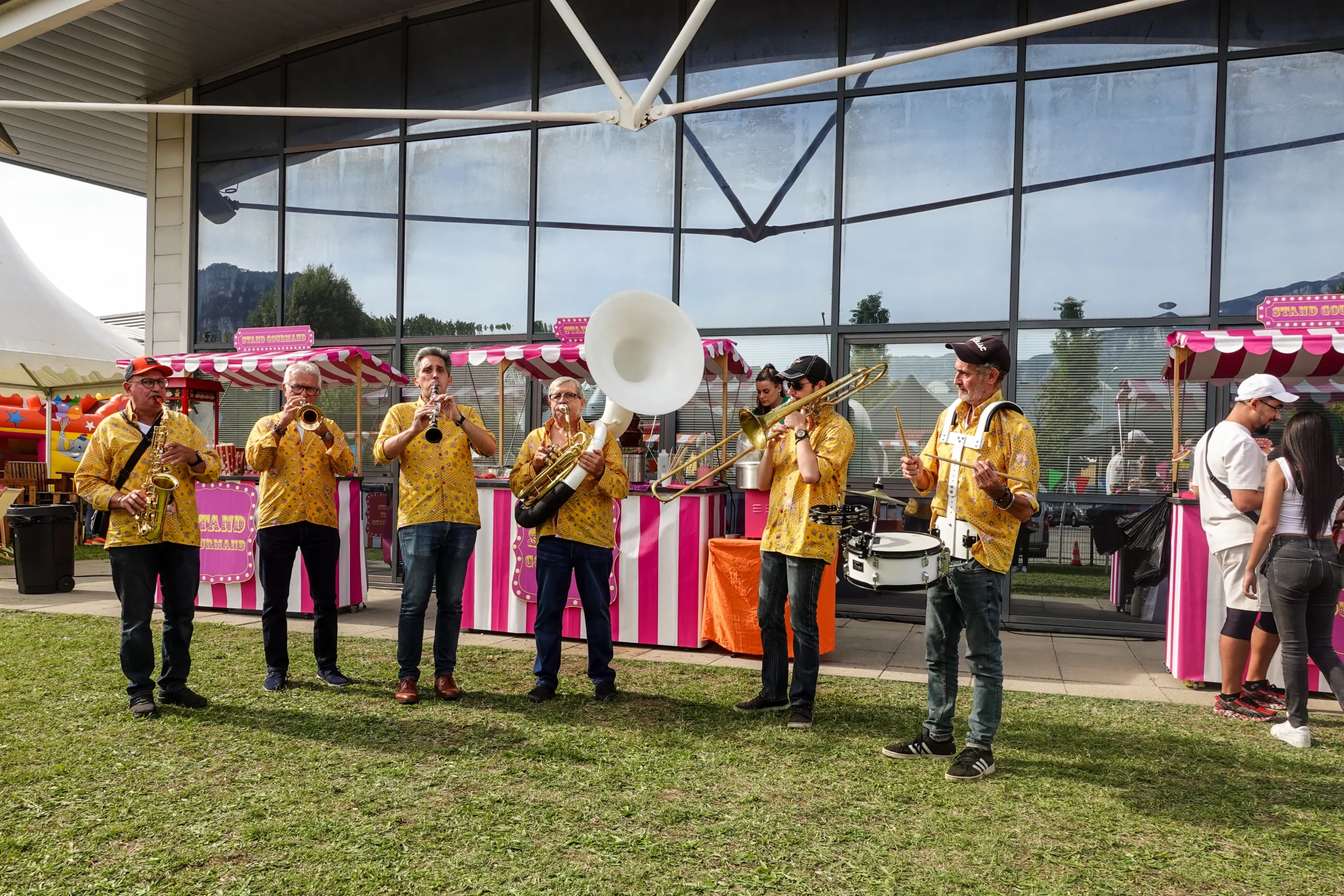 Lieu événementiel fête foraine Laval esplanade Centropolis vue aérienne · INNOV'events