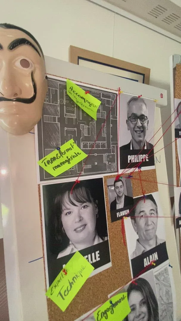 Immersive murder mystery evening in Laval, actor-suspect introduced to the teams · INNOV'events