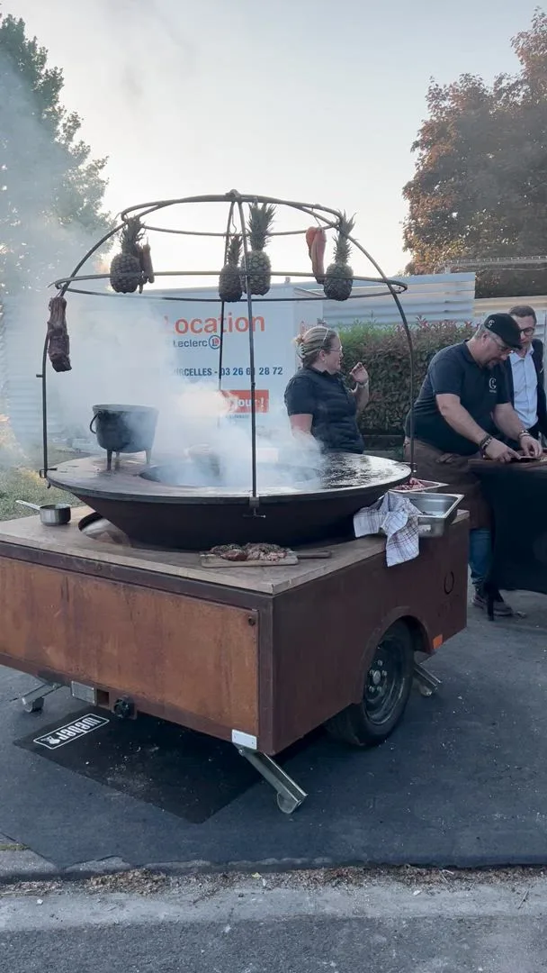 Food truck event venue in Laval with view of the Rivière des Prairies · INNOV'events