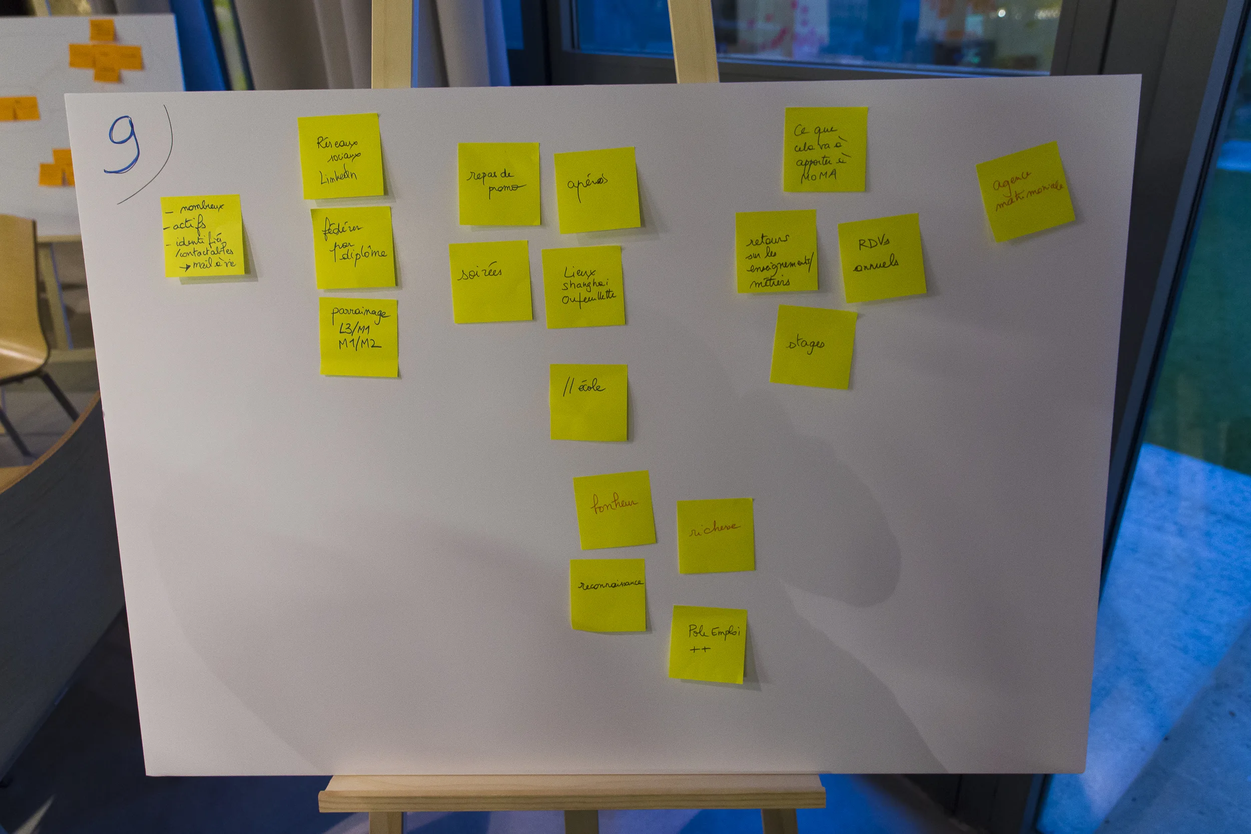 Corporate retreat Laval teams in a decision-making workshop outdoors · INNOV'events event planning