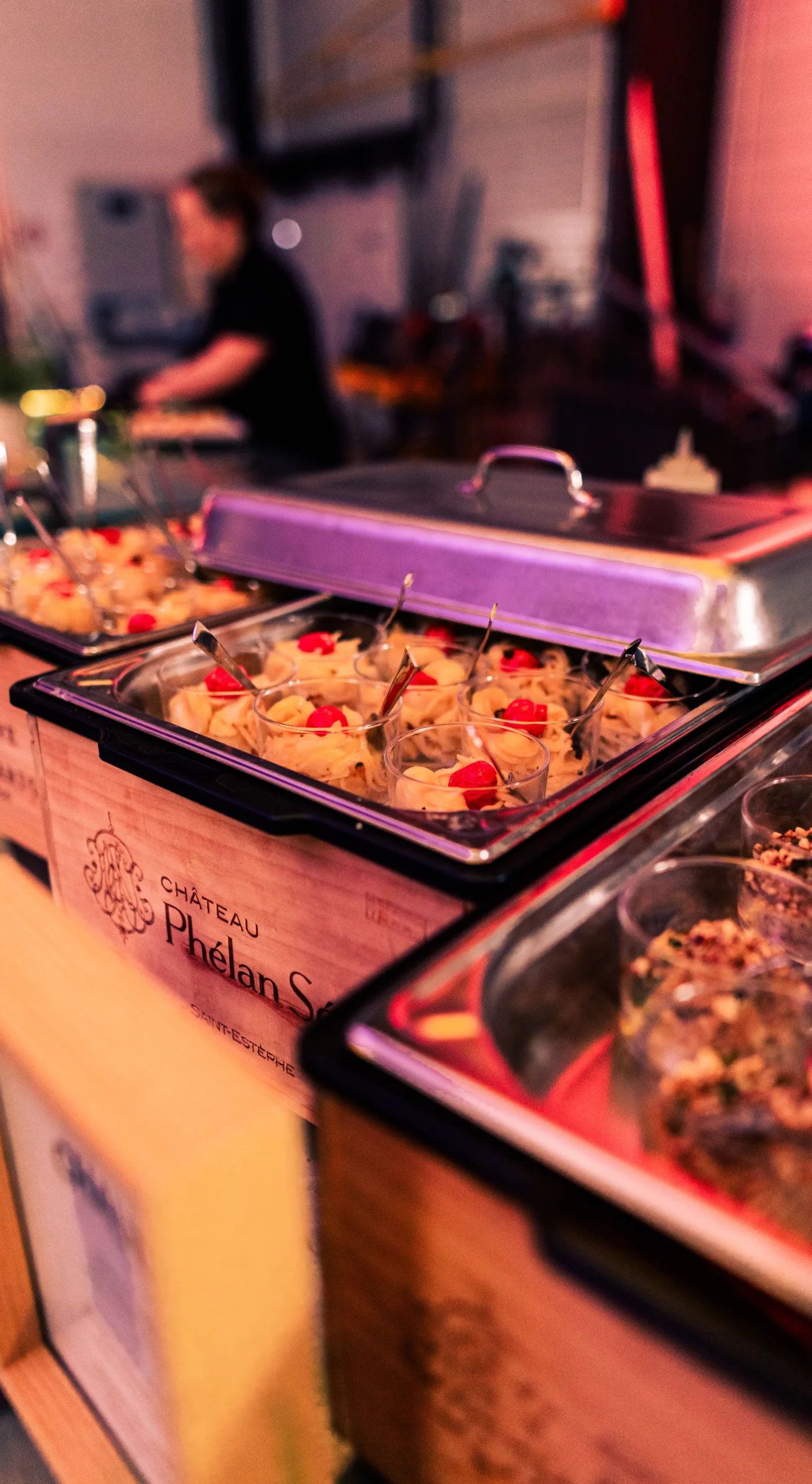Corporate catering Quebec seated team dinner vaulted room · INNOV'events