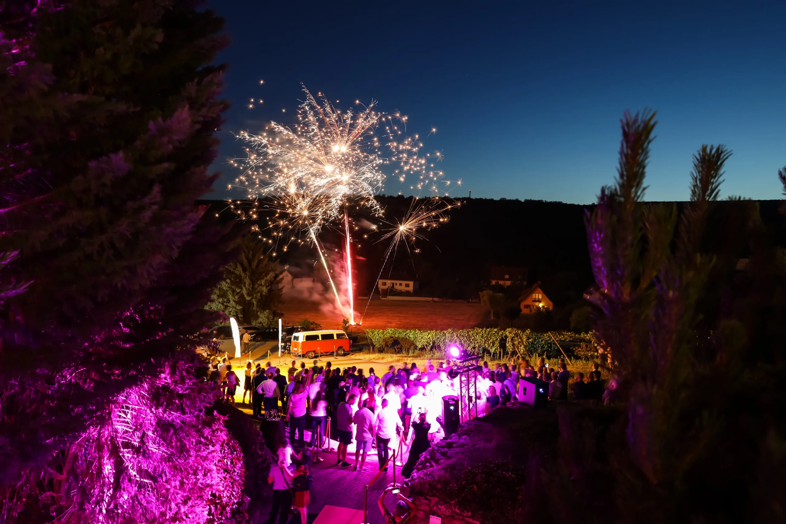 Private mini fireworks show in Laval, small group, privatized venue · INNOV'events