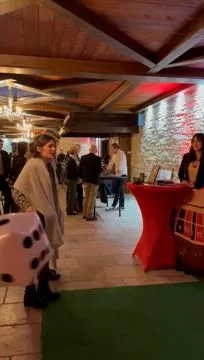 Corporate casino night in Laval chip distribution at welcome cocktail · INNOV'events