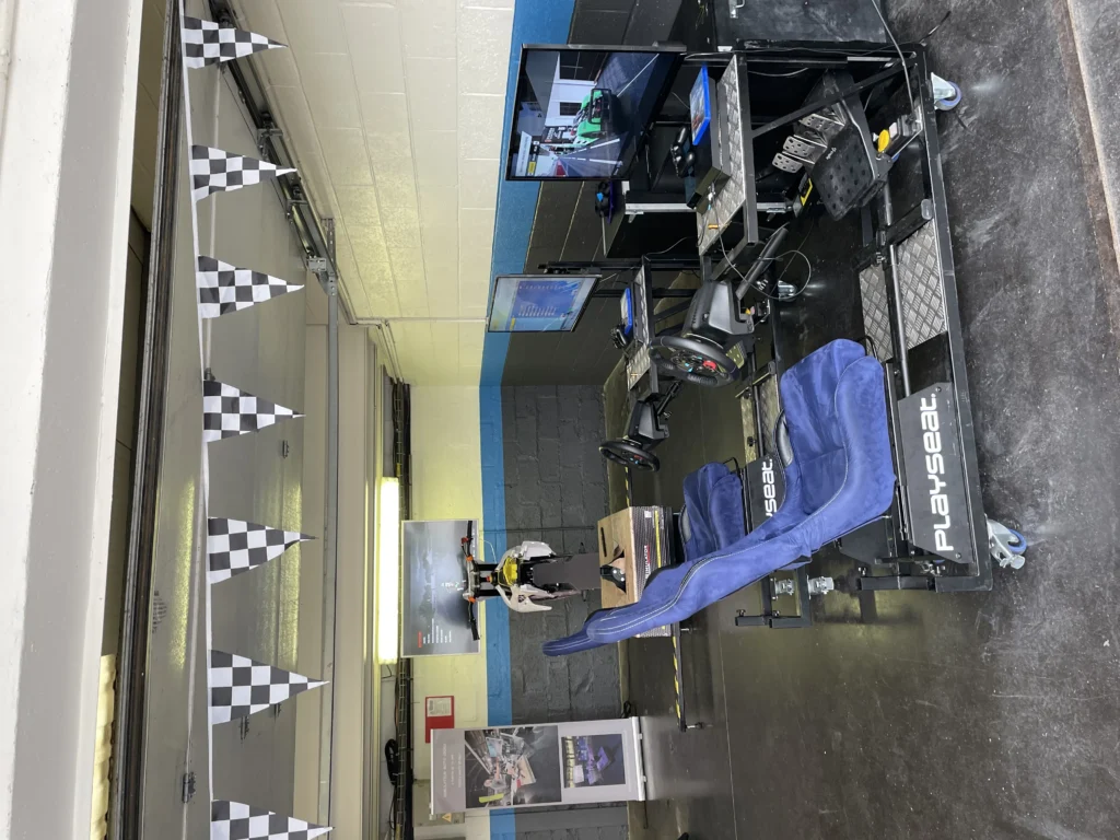 Organizing a corporate racing simulator event for your team in Quebec.