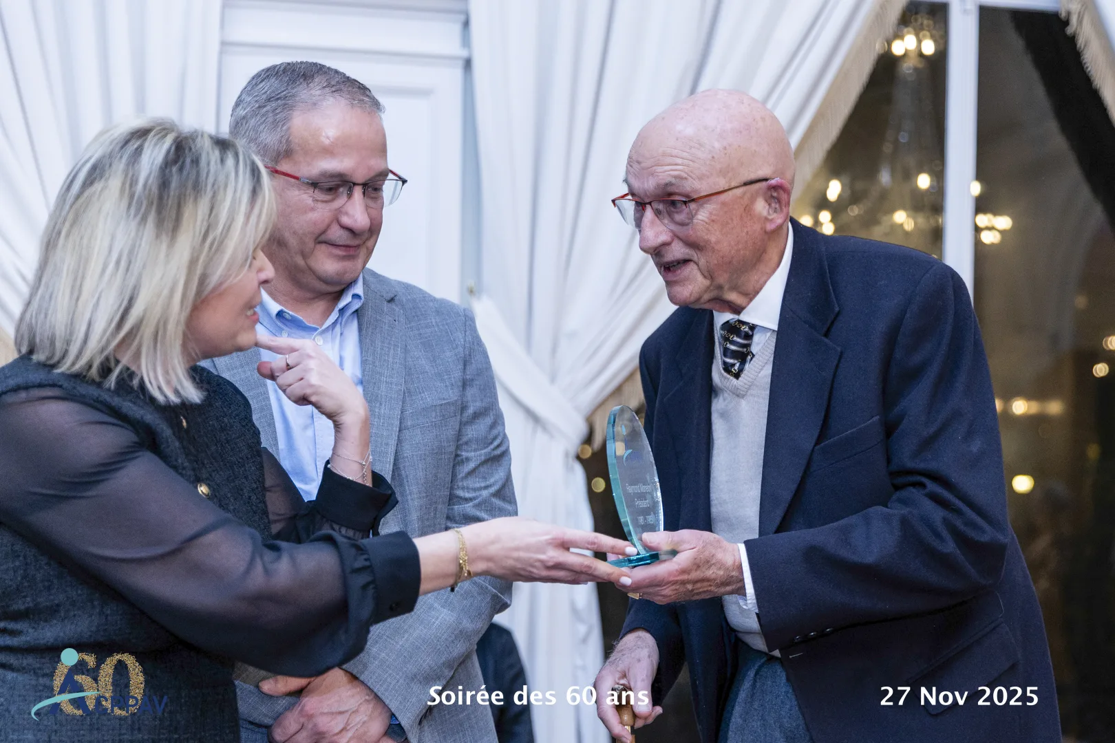 Anniversaire corporatif Laval équipe réunie sur les berges de la rivière des Mille Îles · INNOV'events