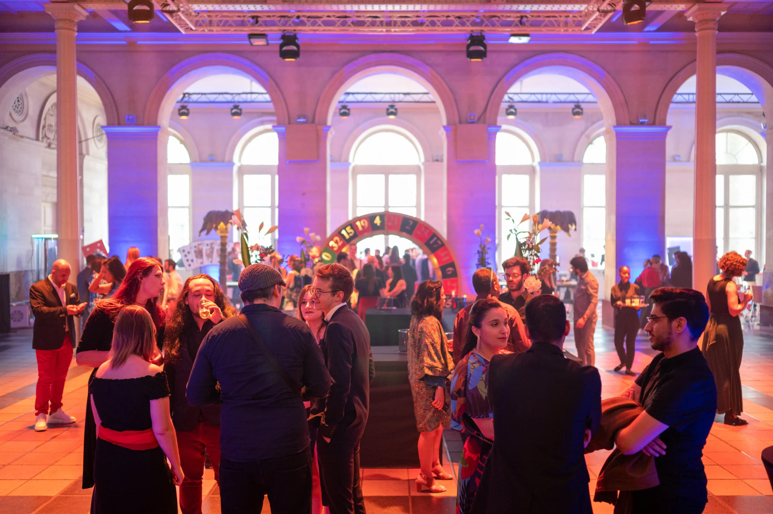 Corporate casino night in Quebec, group of employees in a Las Vegas themed venue · INNOV'events