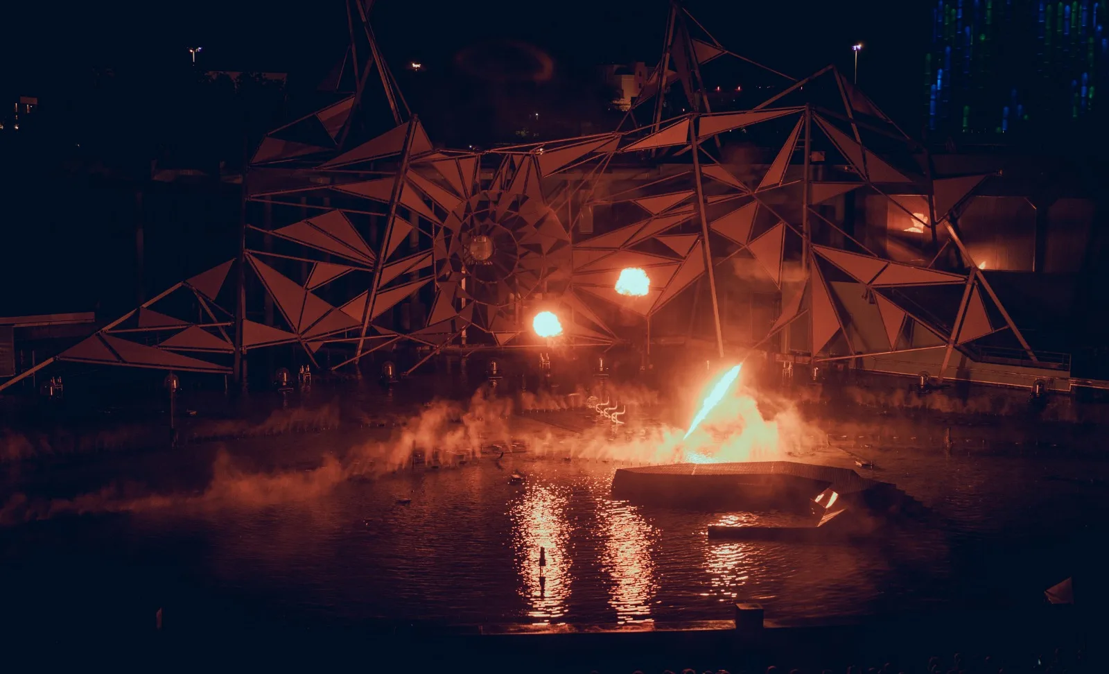 Corporate fireworks in Laval, closing event for corporate evening · INNOV'events