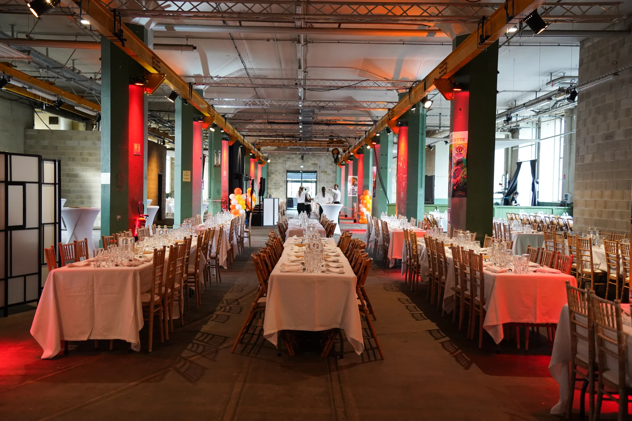 Cocktail reception, team dinner in Quebec, food stations in a festive atmosphere · INNOV'events