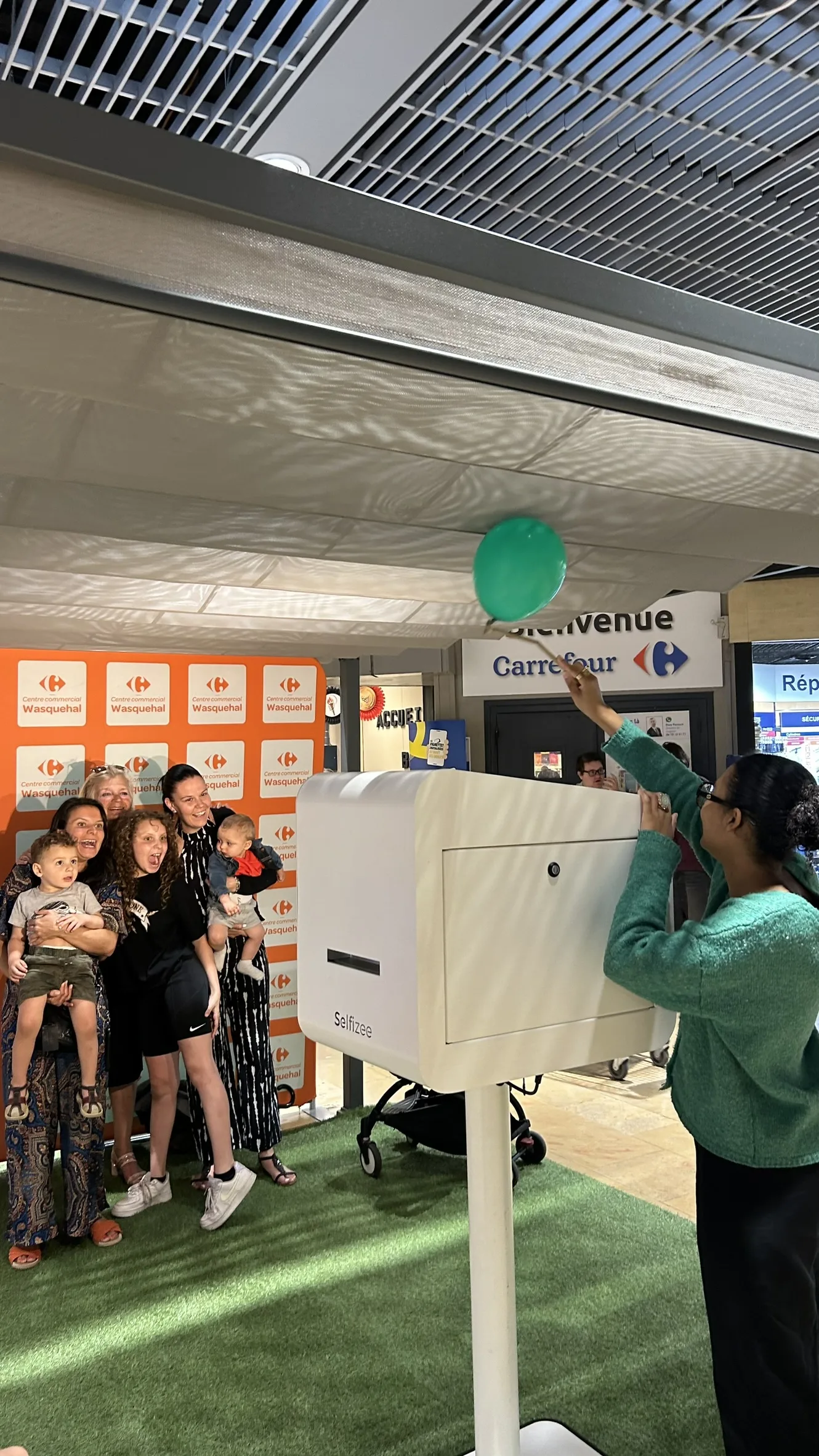 Promotional contest mall activation Laval participants shopping centre · INNOV'events