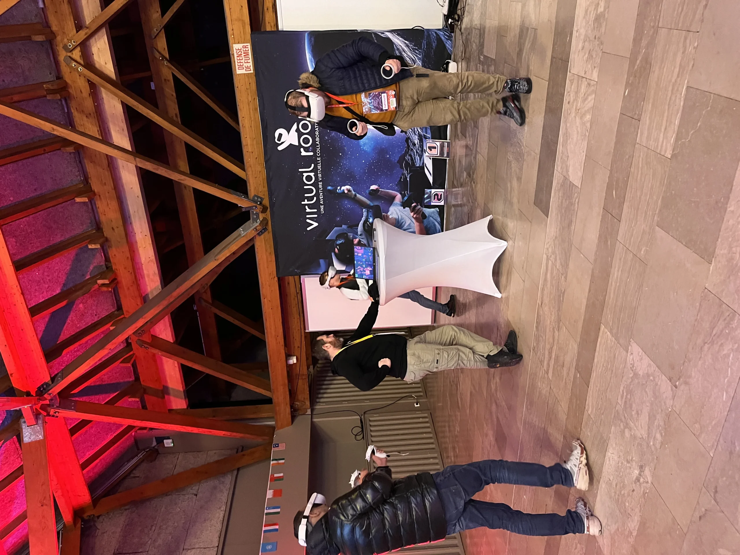 Express VR session virtual reality in Montreal, participants at a networking event · INNOV'events