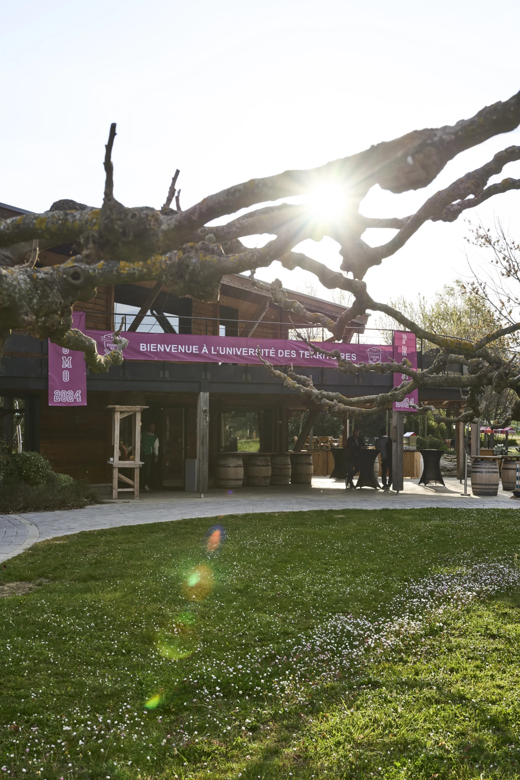 Animation kiosque brand activation PLV Montréal Quartier des spectacles · INNOV'events