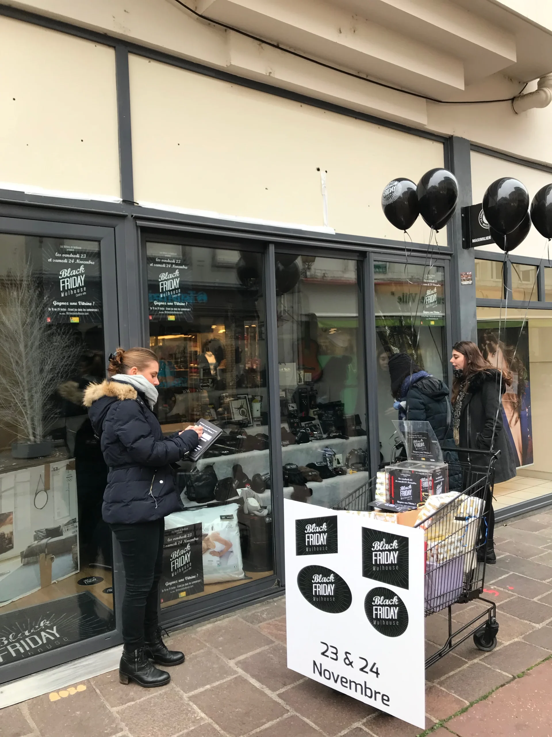 Promotional photo booth national tour Laval Centropolis summer · INNOV'events