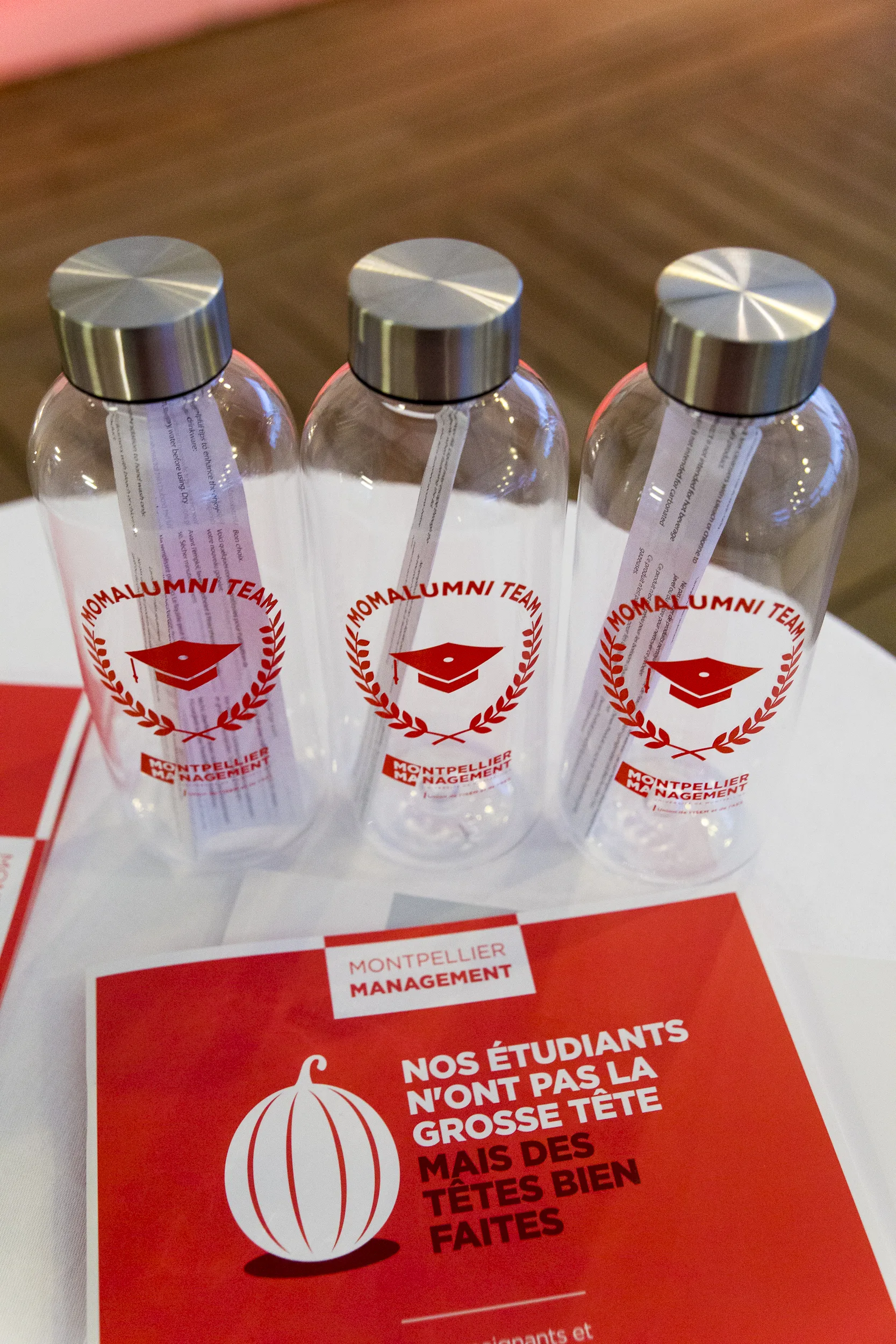 Promotional products Montreal corporate kit distribution at the Palais des congrès · INNOV'events