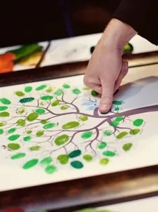 atelier de colorimétrie Québec formatrice présentant les nuanciers saisonniers à une équipe corporative · INNOV'events