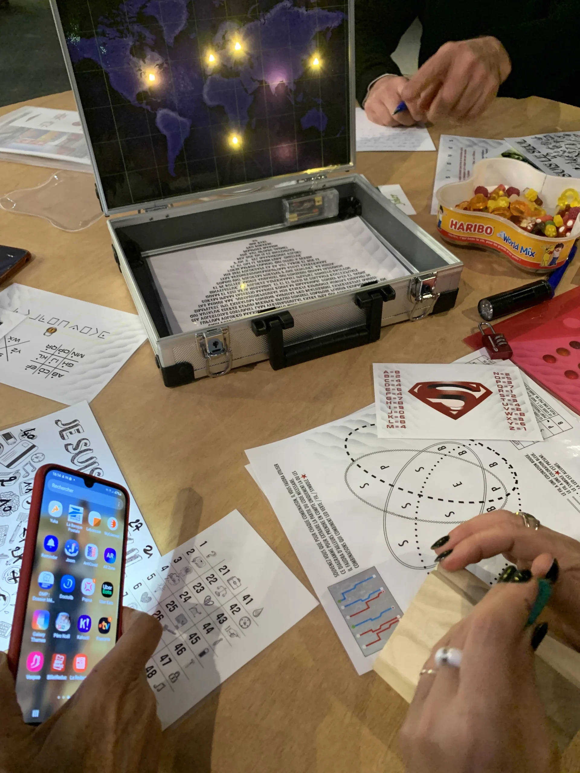 Large-group escape game Laval convention at Place Bell, collective scenario · INNOV'events