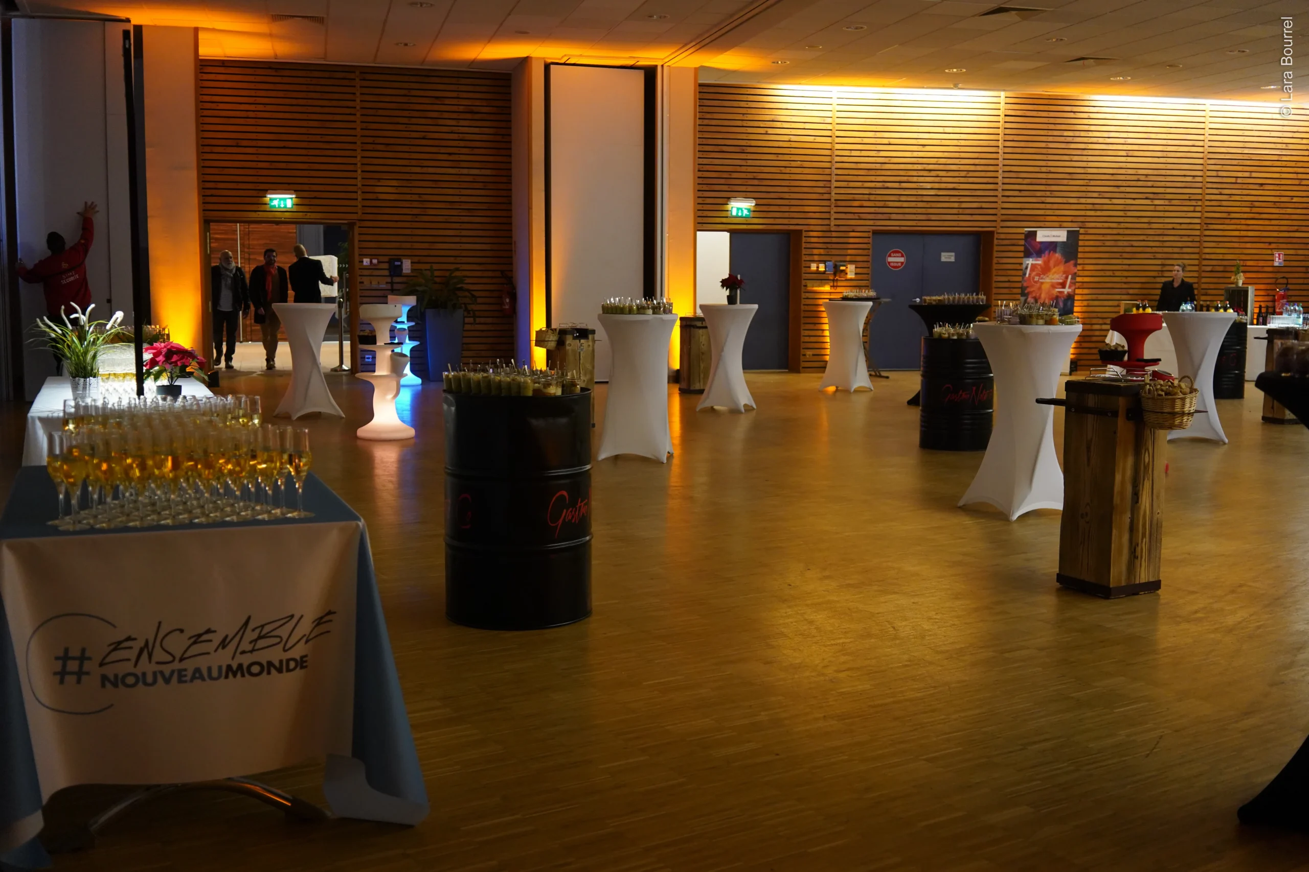 Corporate event on a terrace overlooking the St. Lawrence River, Québec · INNOV'events