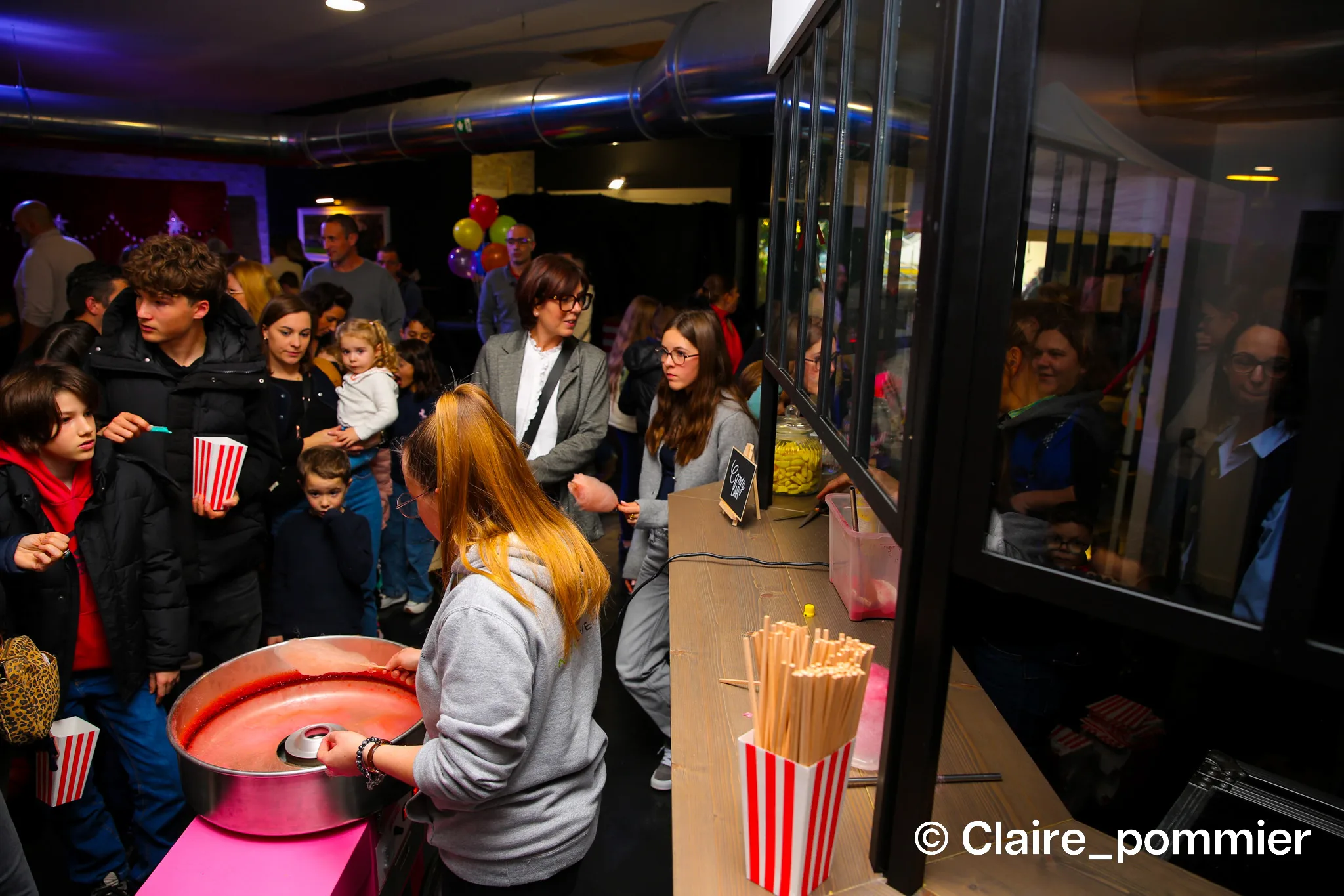 Fête foraine intérieure pavillon Laval animations jeux et éclairages · INNOV'events