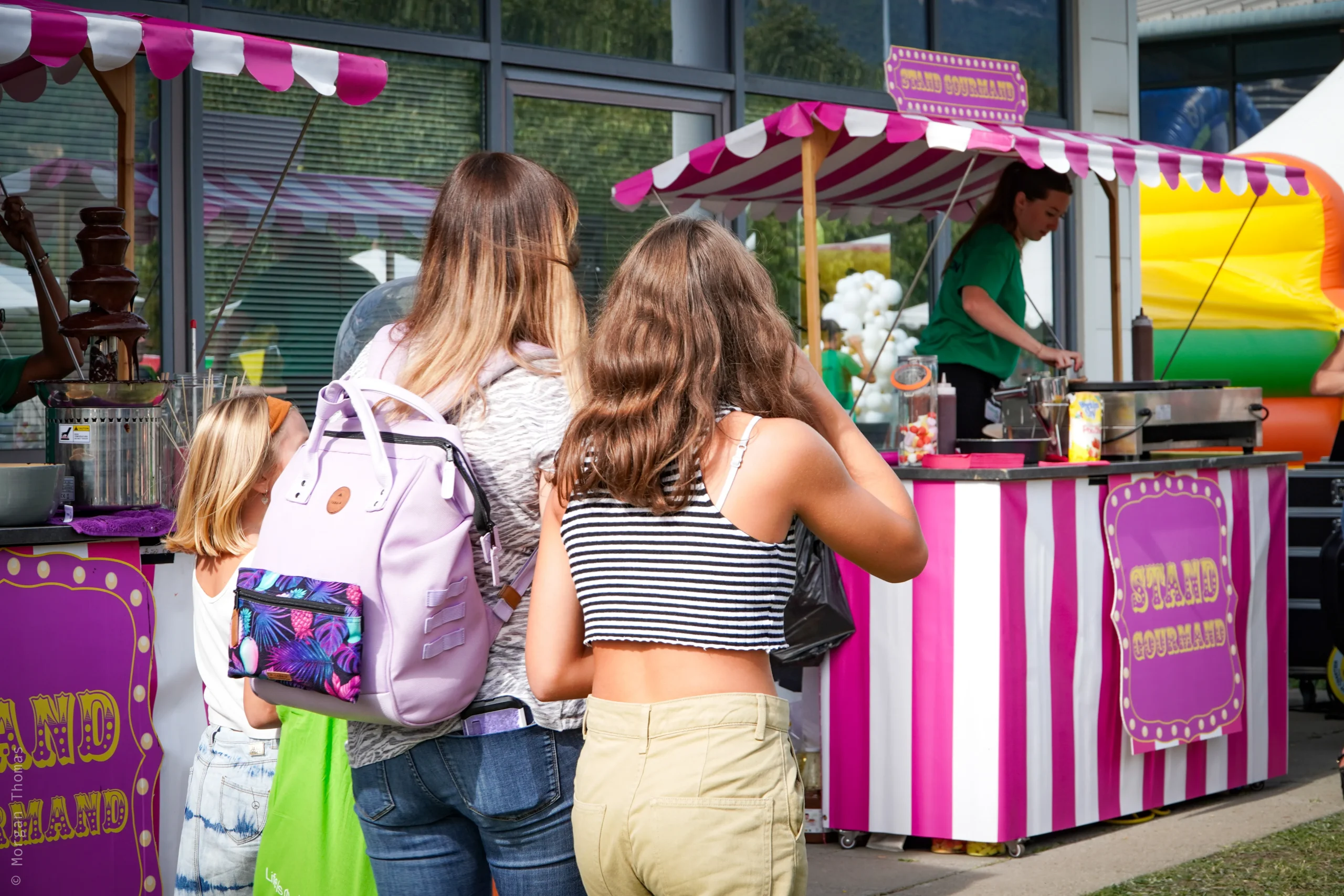 Fête foraine Trois-Rivières manèges gonflables et employés en plein air parc portuaire · INNOV'events