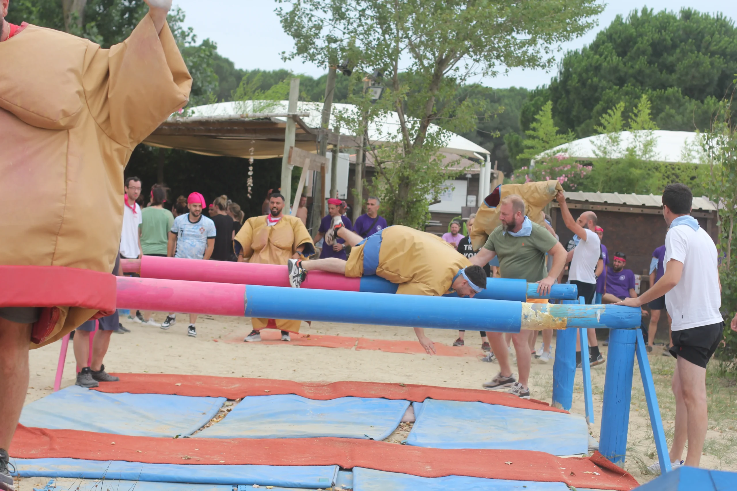 Parcours d'obstacles XXL jeux gonflables Trois-Rivières équipes en compétition · INNOV'events