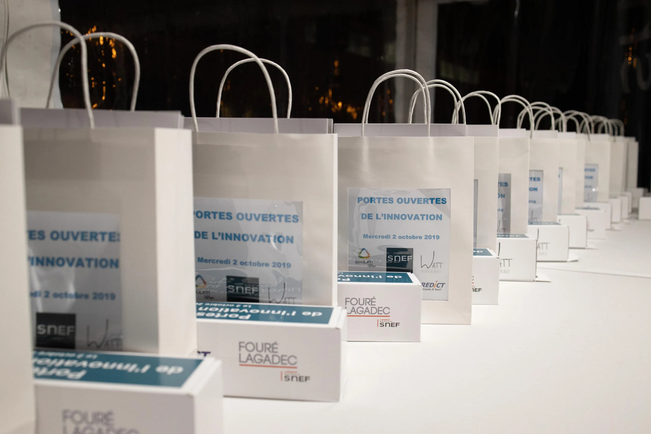 Articles promotionnels Trois-Rivières remise de goodies lors d'une convention au Centre de congrès · INNOV'events