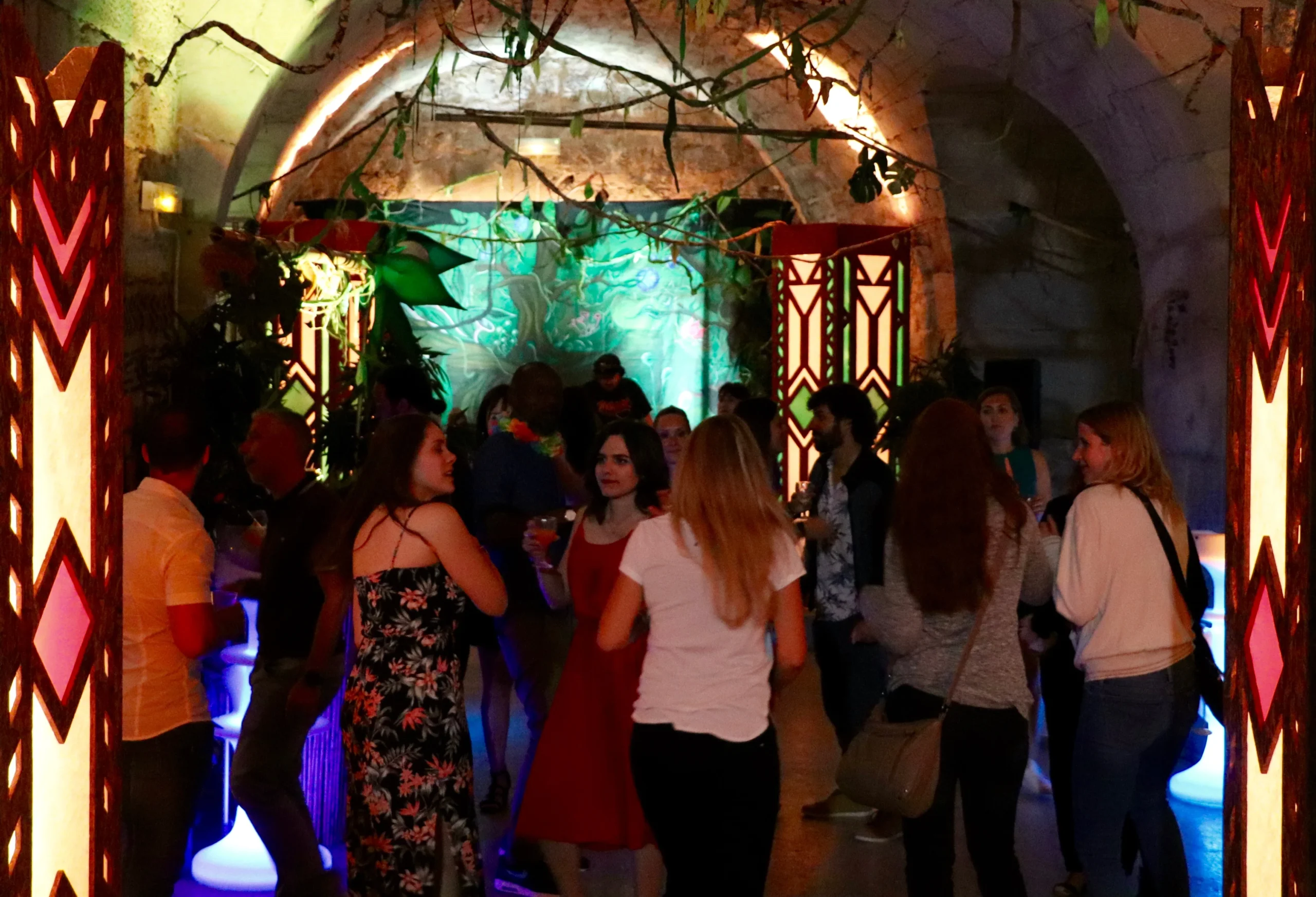 Jeux d'arcade entreprise Trois-Rivières soirée fin de journée lumières tamisées · INNOV'events
